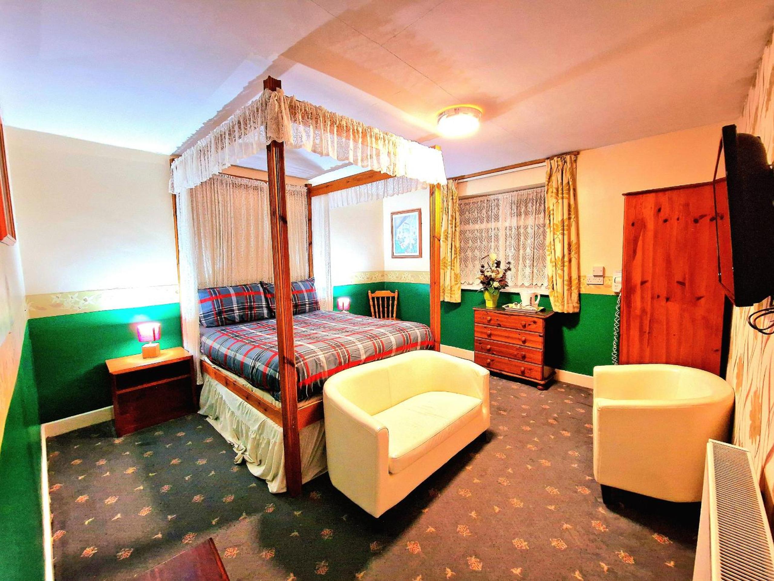 Large Double Room - Photo 3