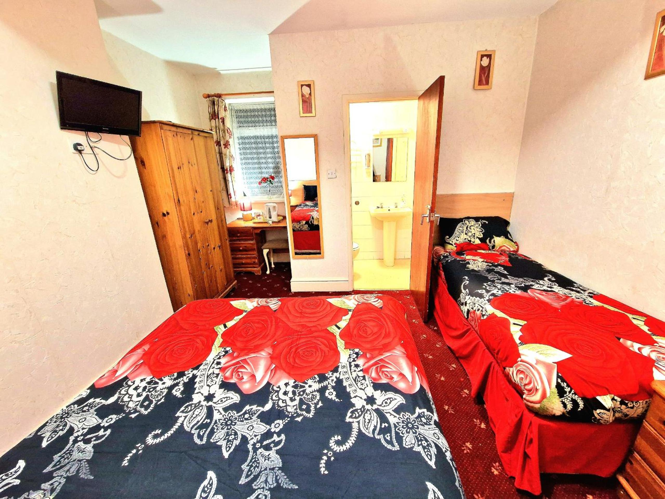 Economy Triple Room - Photo 5