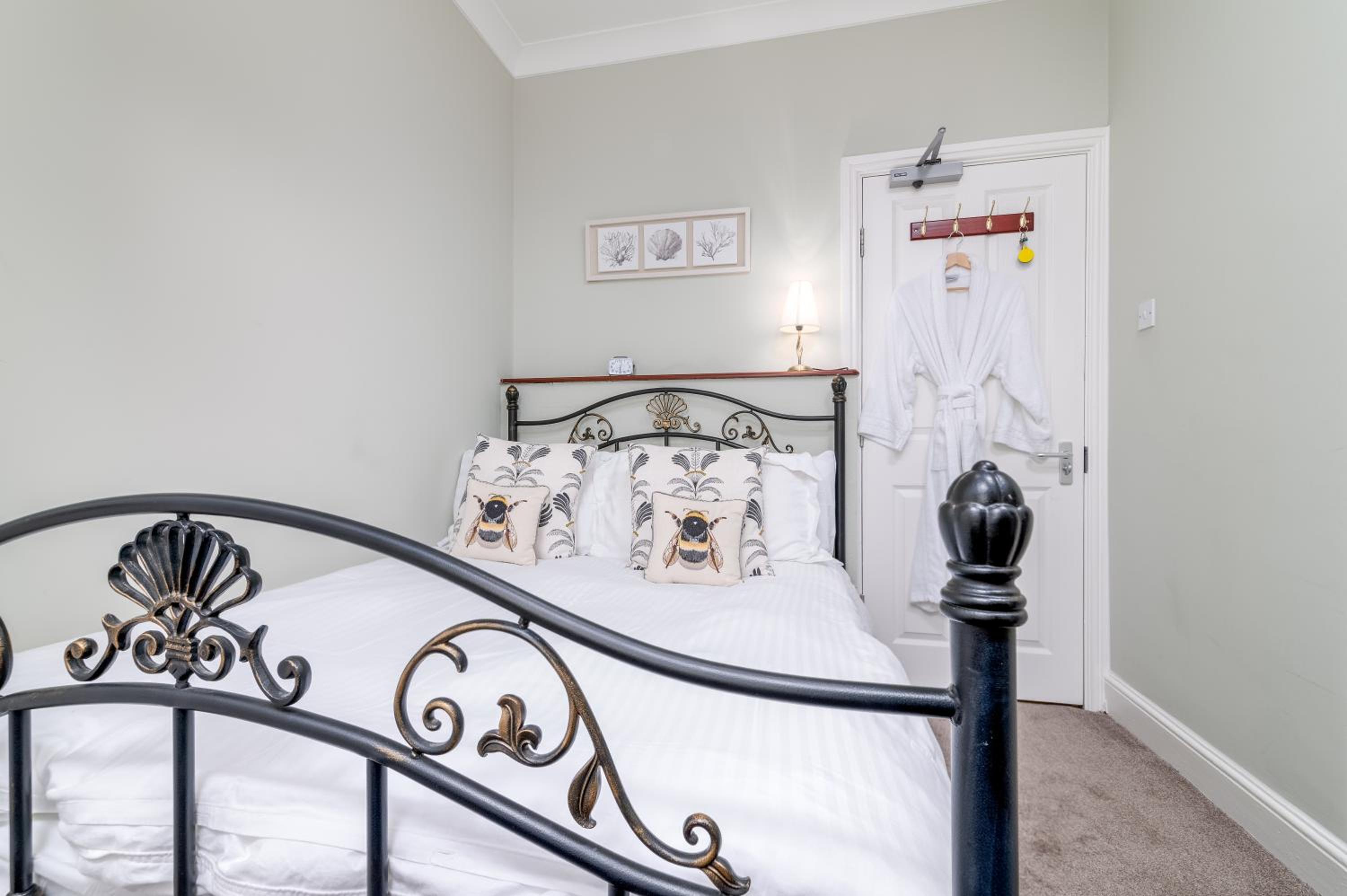 Single Room with Private Bathroom photo 1
