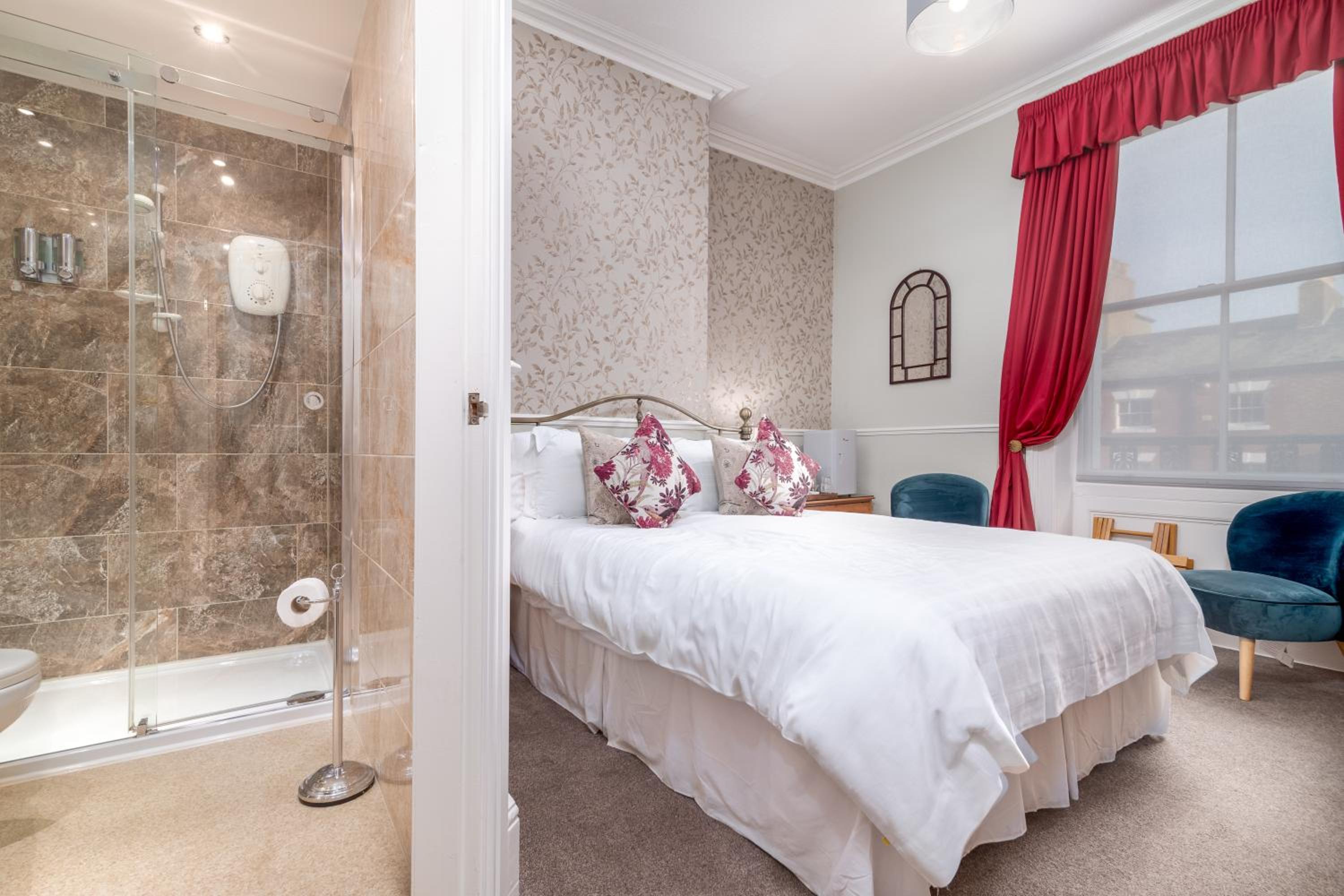 Deluxe King Room photo 2