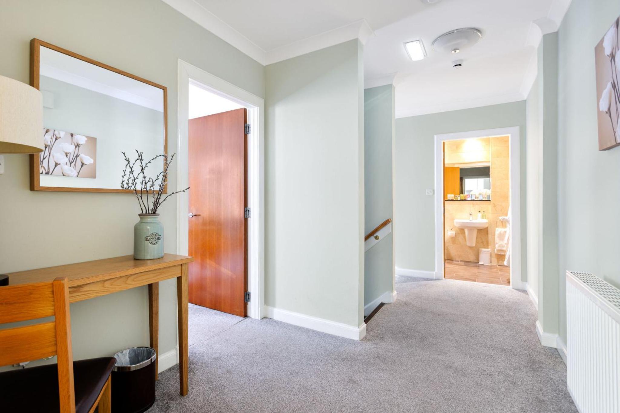One-Bedroom Apartment - Photo 9
