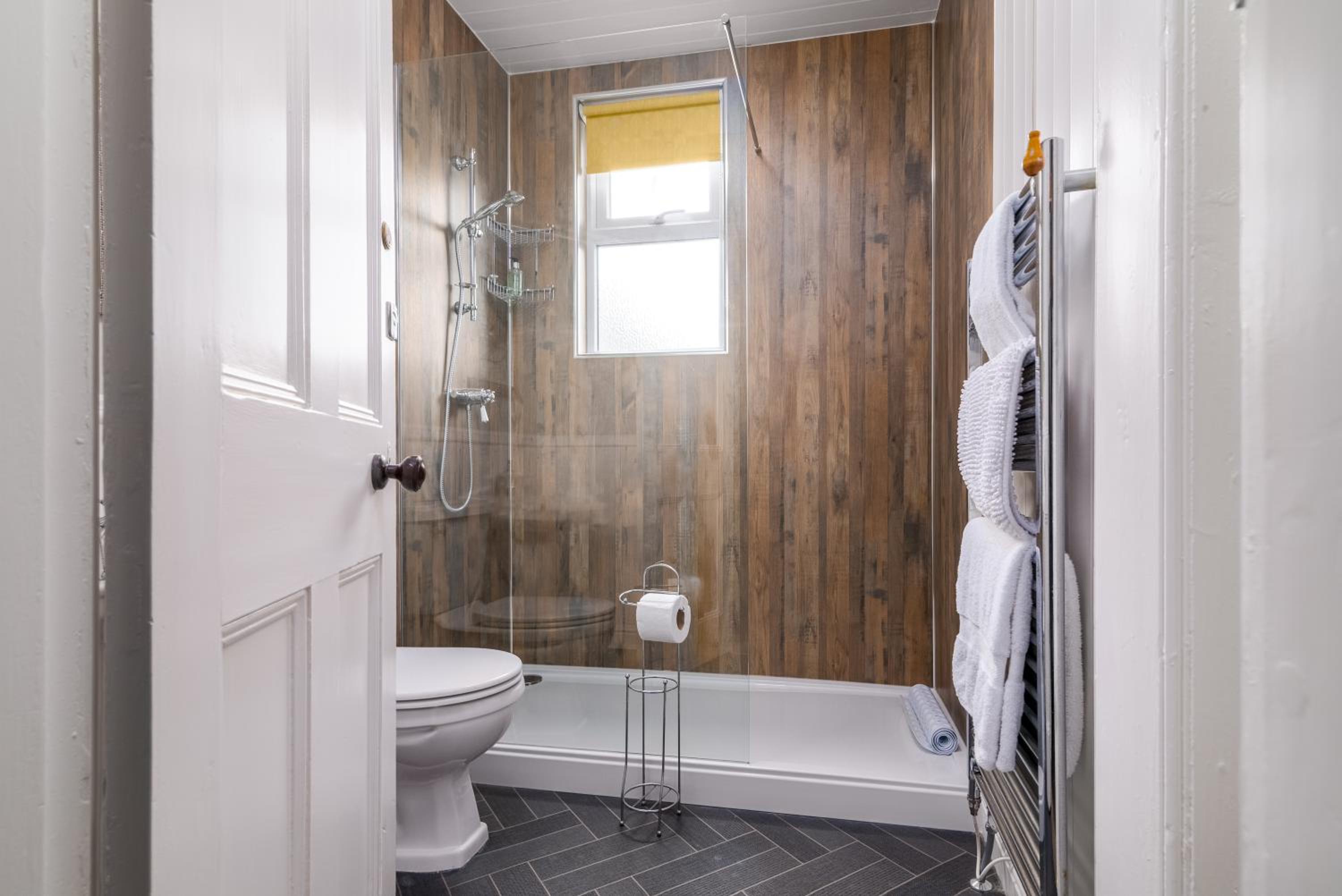 Single Room with Private Bathroom photo 2