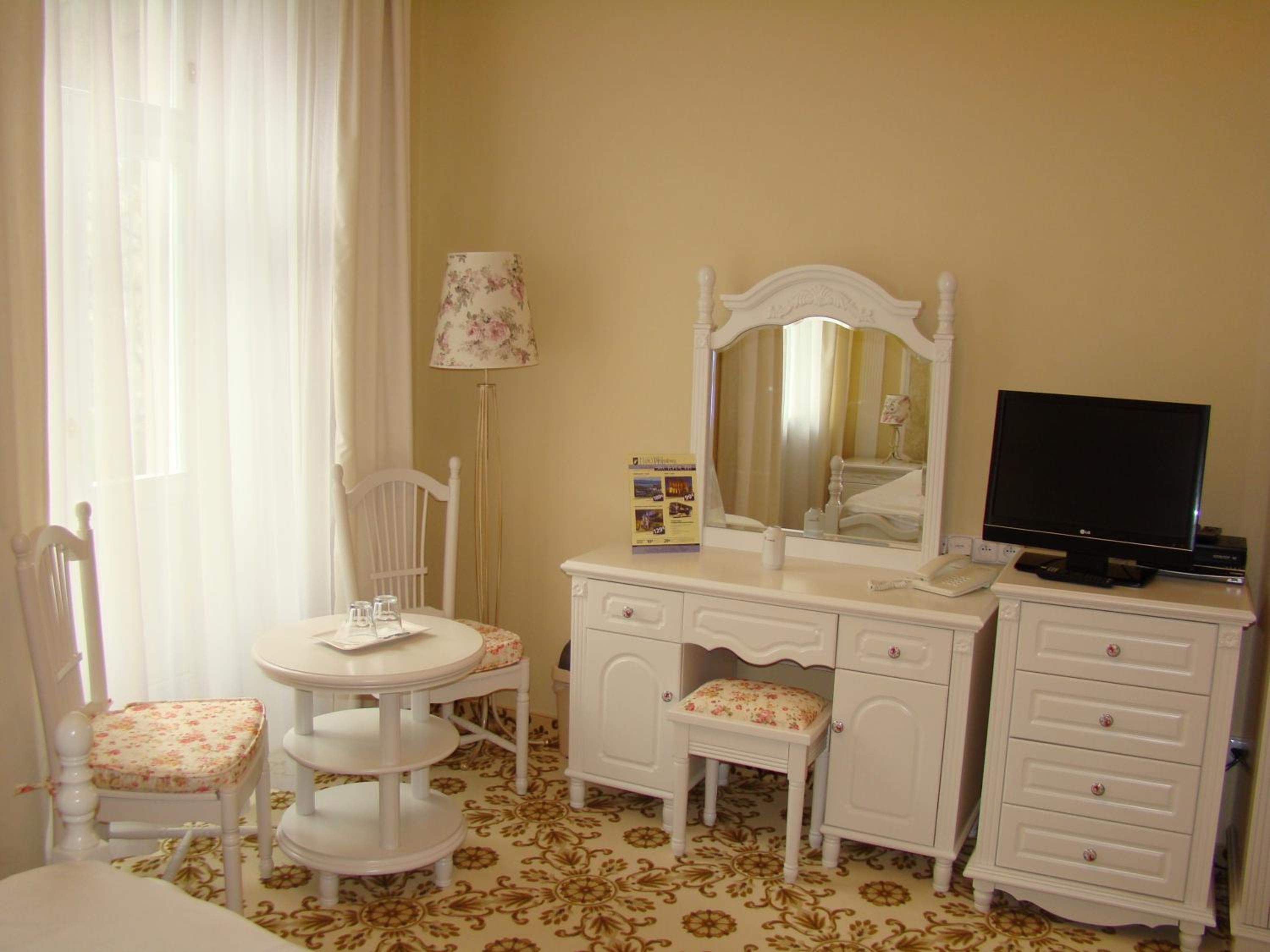 Deluxe Double Room - Photo 17