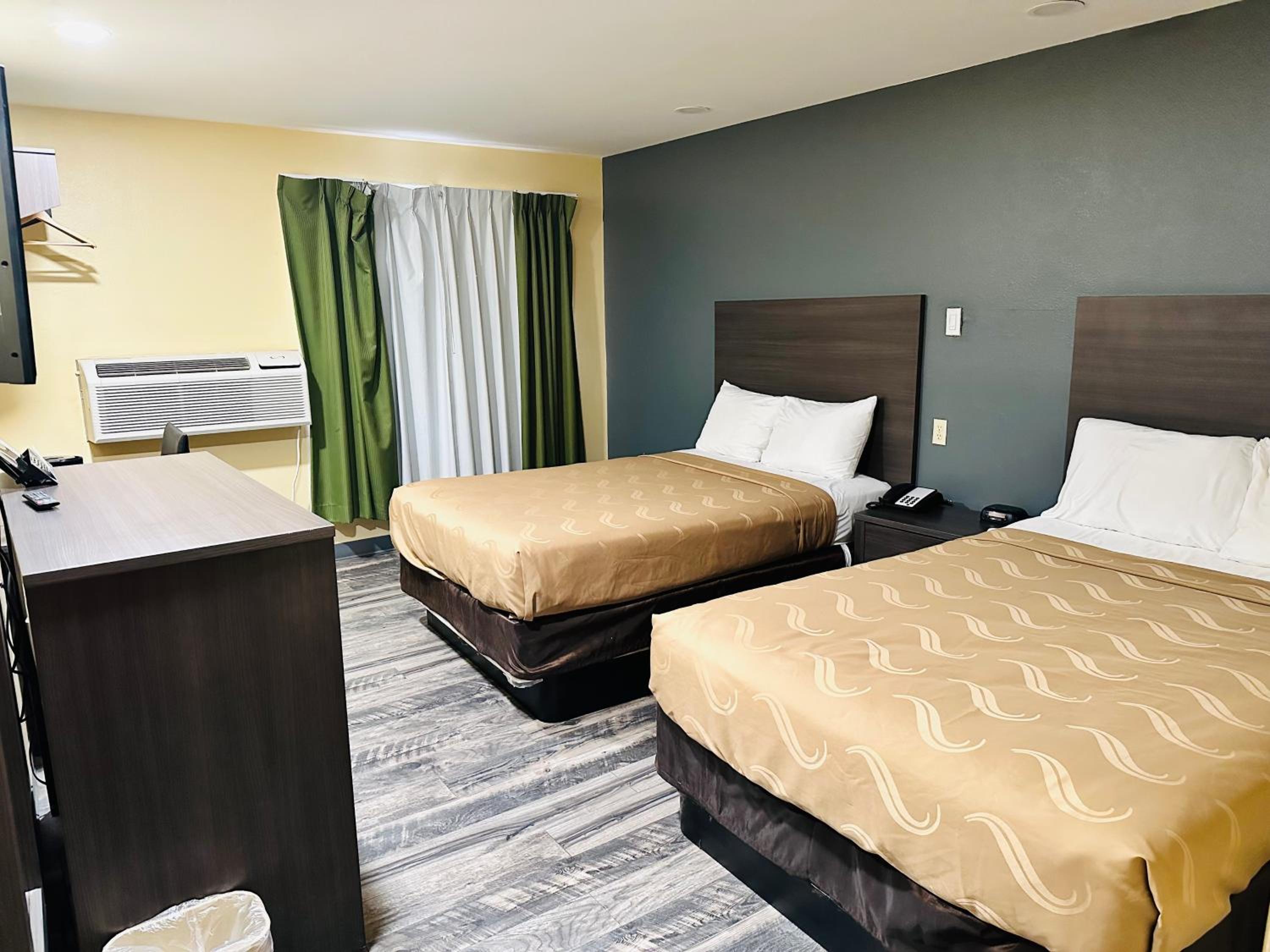 Double Room with Two Double Beds - Non-Smoking - Photo 4