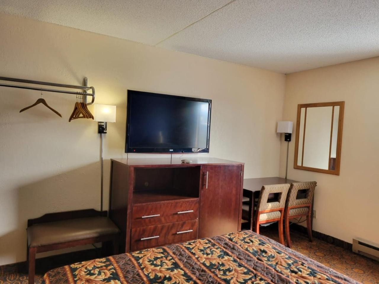 Single Room with Private Bathroom photo 2