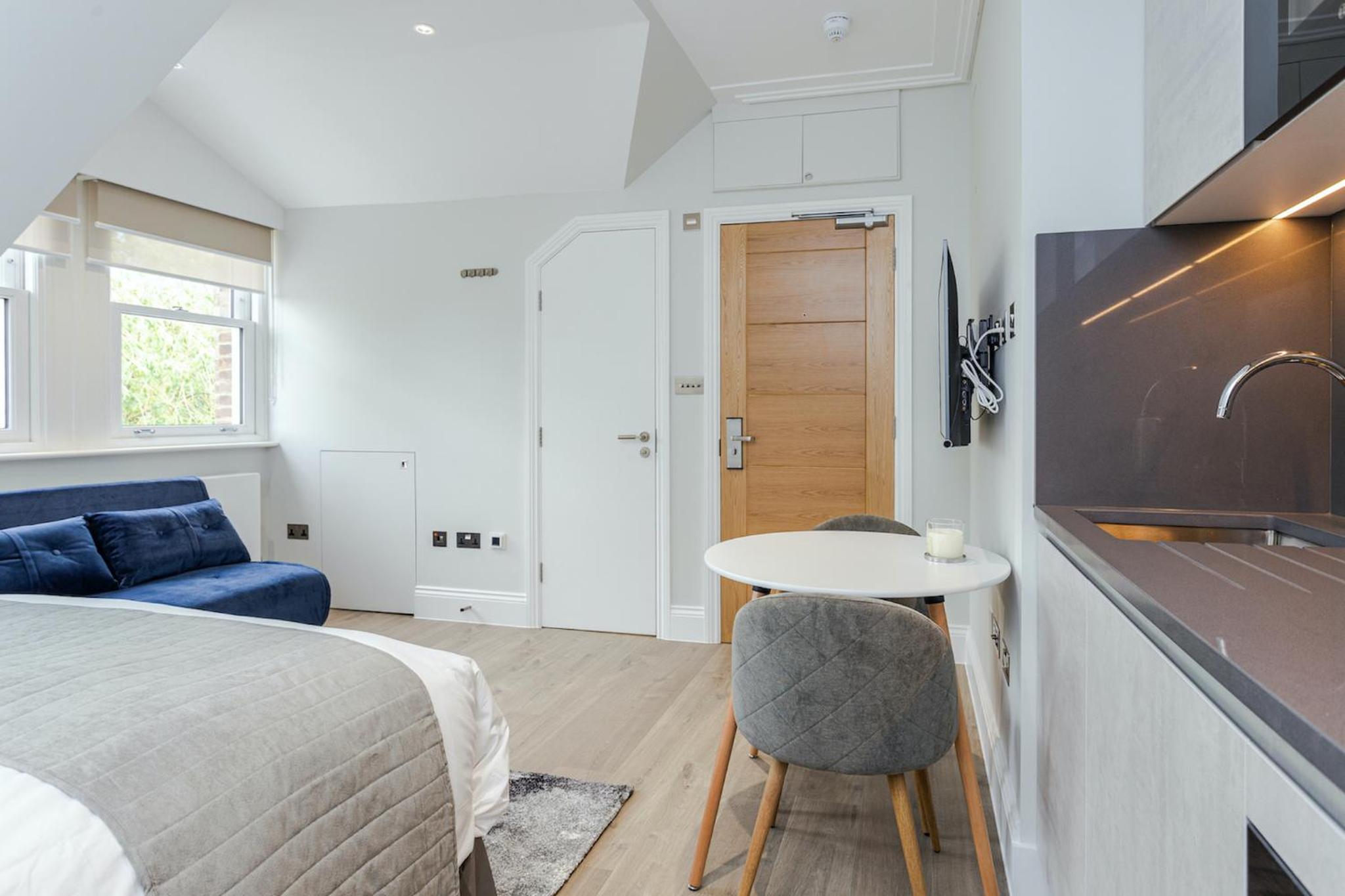 Studio Apartment photo 2