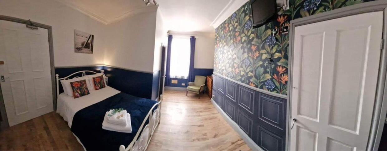 Deluxe Double Room with Shower
