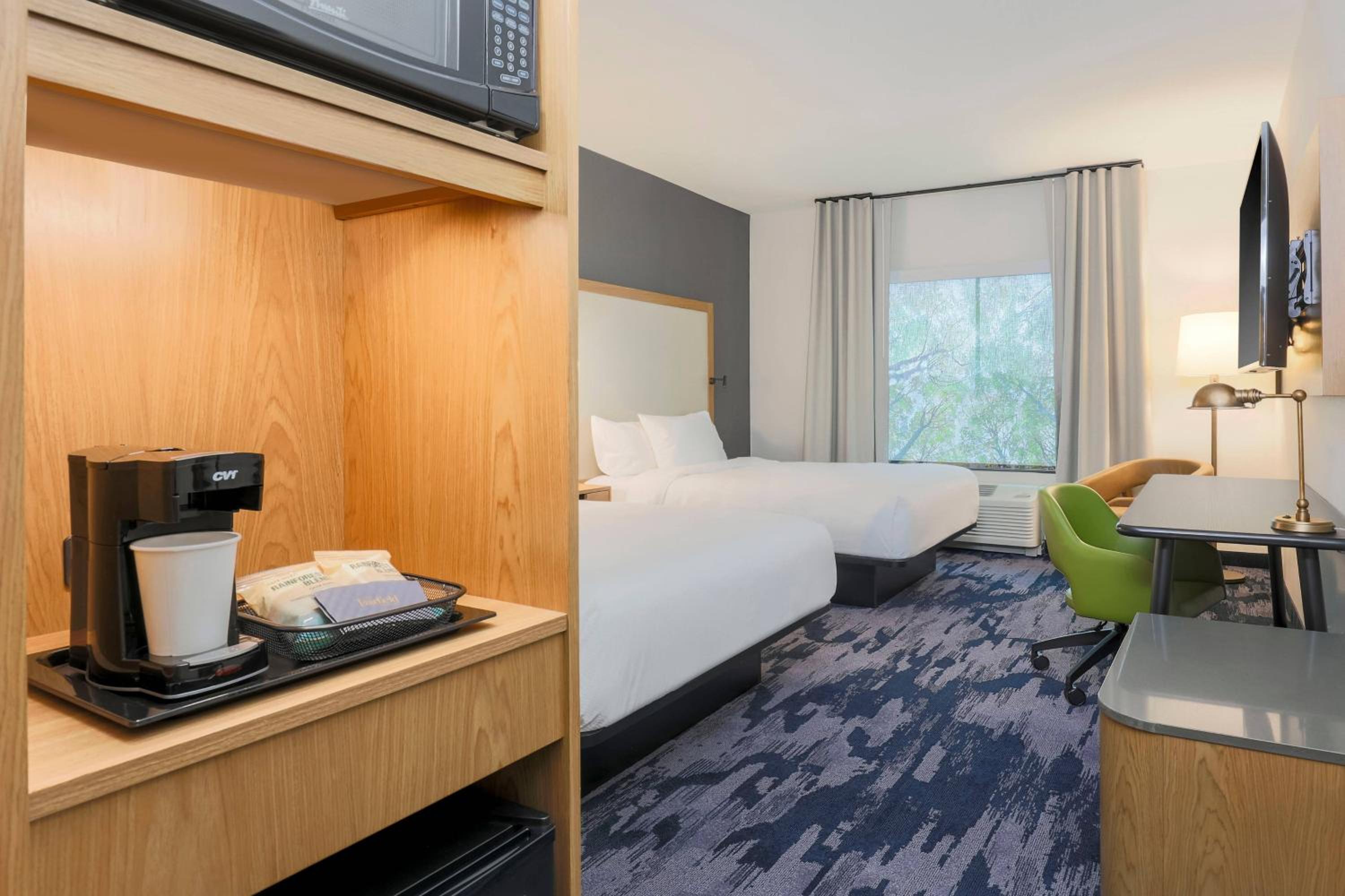 Double Queen Room - Photo 1