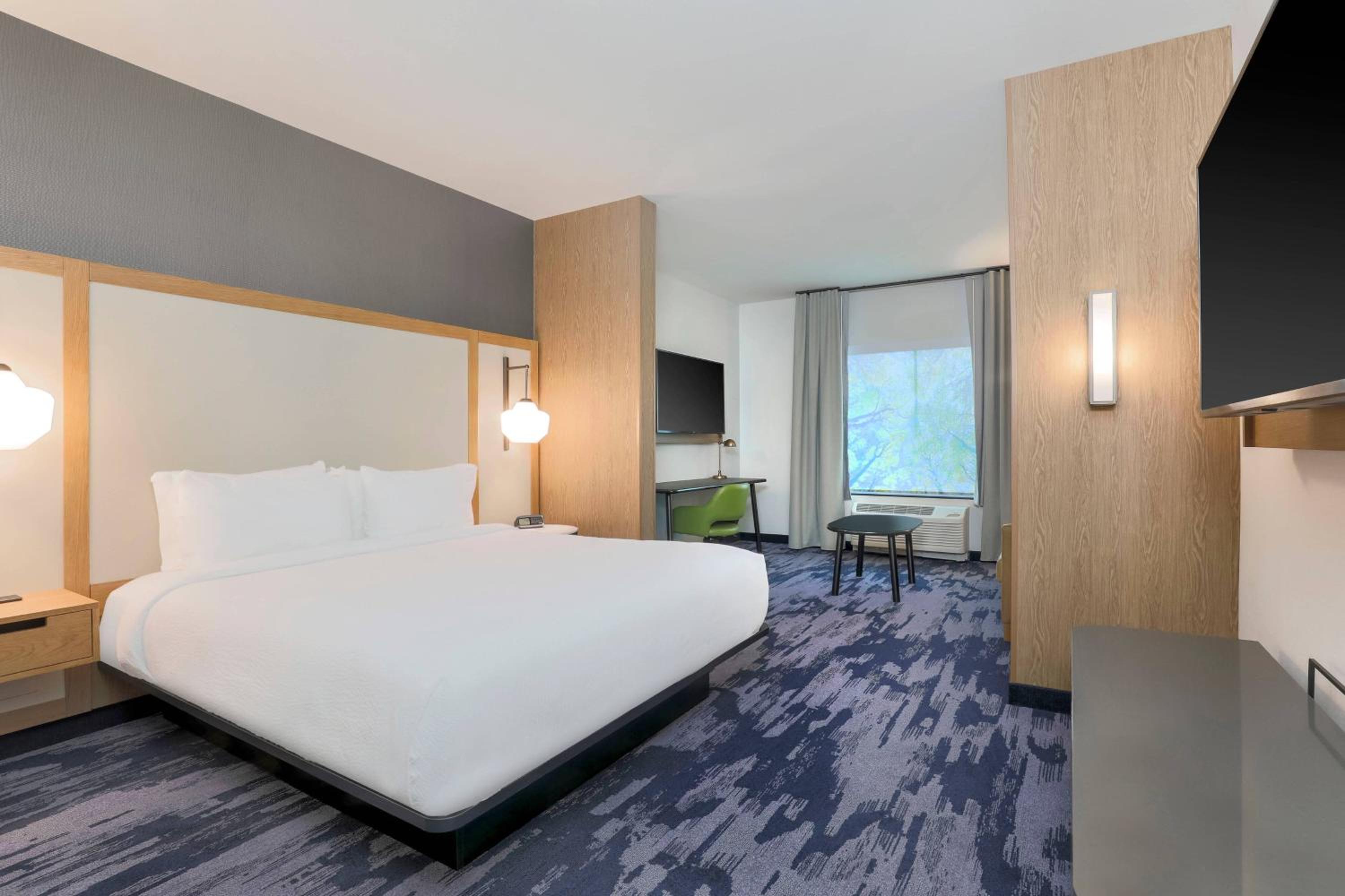 Executive King Suite with Sofa Bed - Photo 6