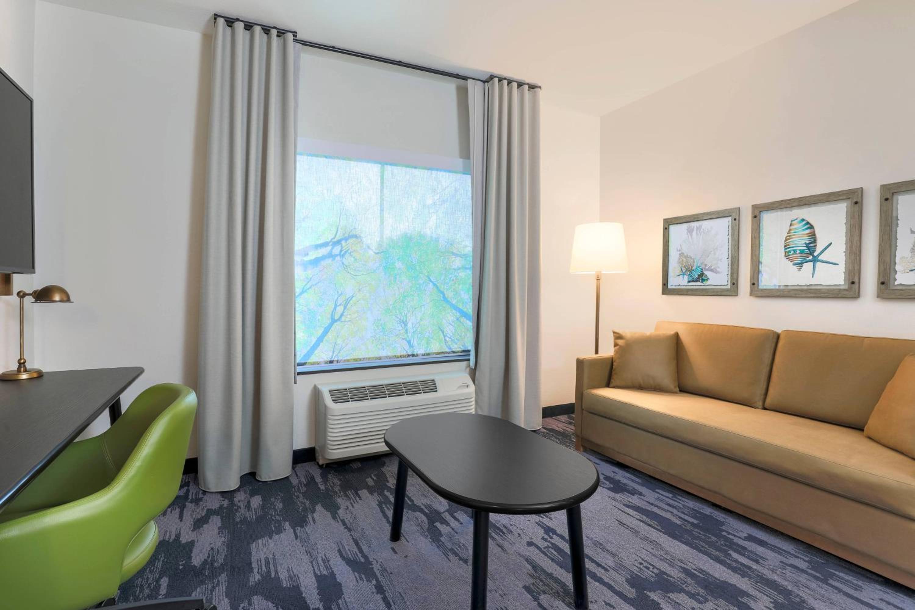 Executive King Suite with Sofa Bed - Photo 5