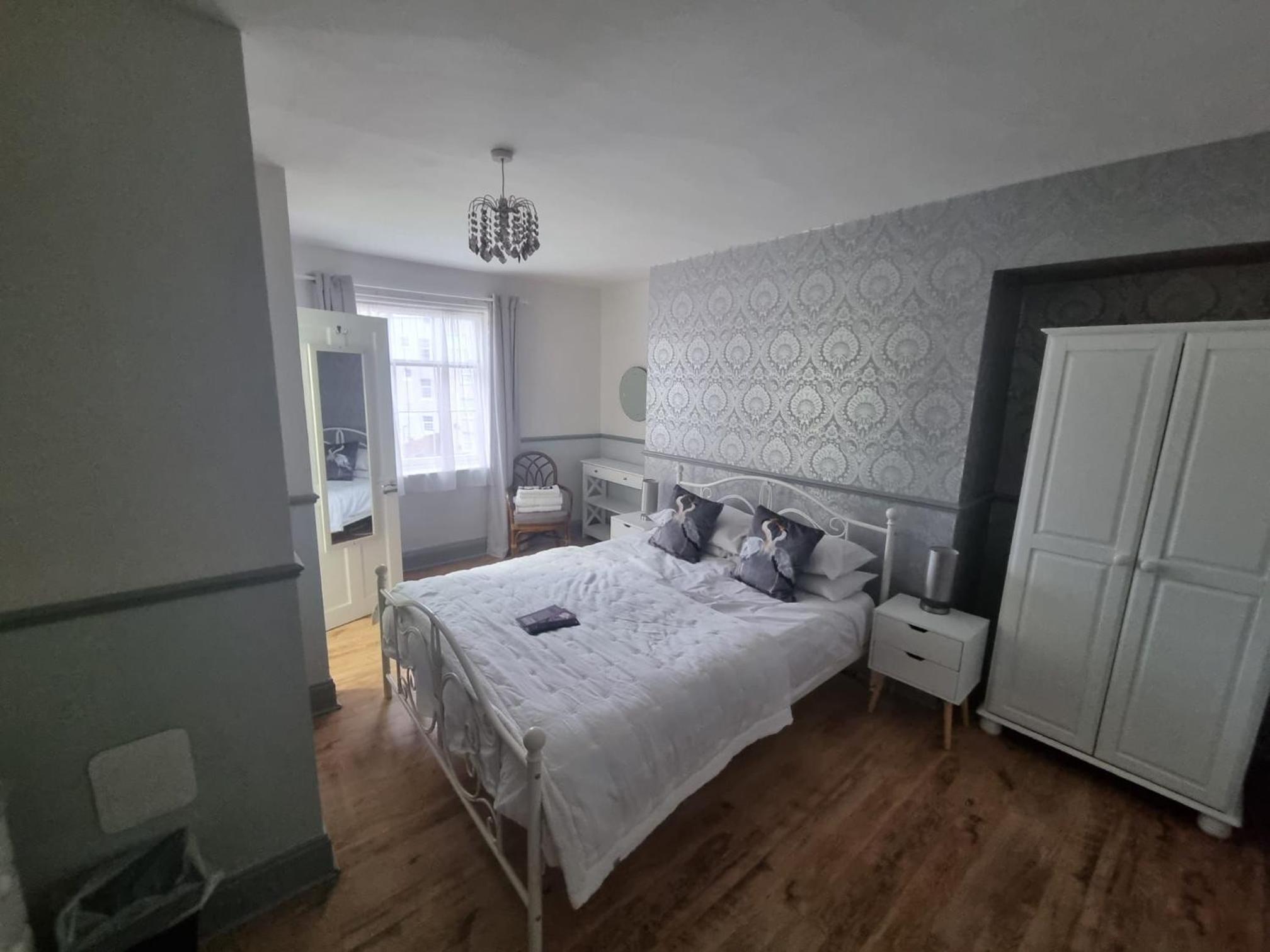 Deluxe Double Room with Shower