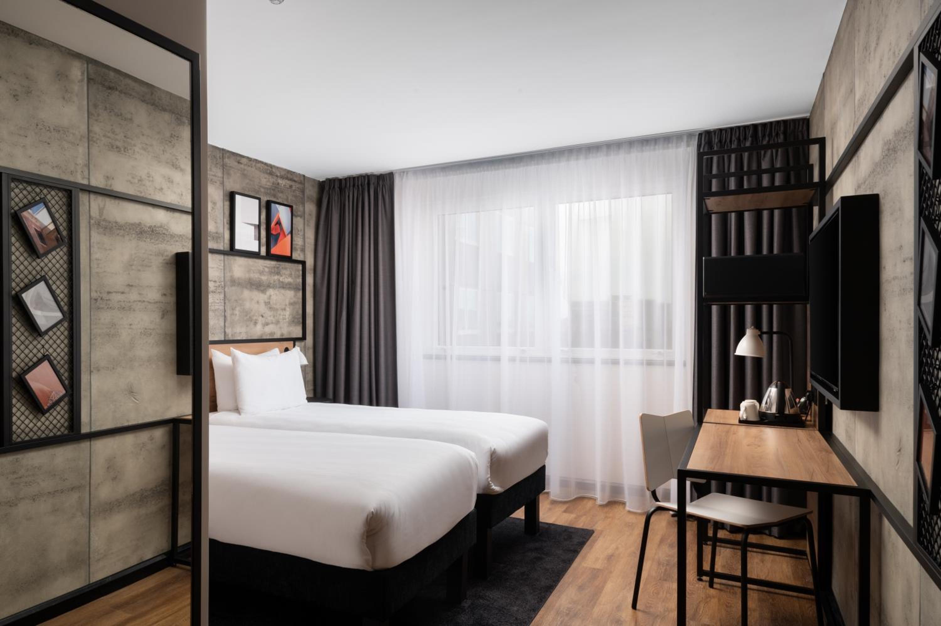 Newly Refurbished - Standard Twin Room photo 2