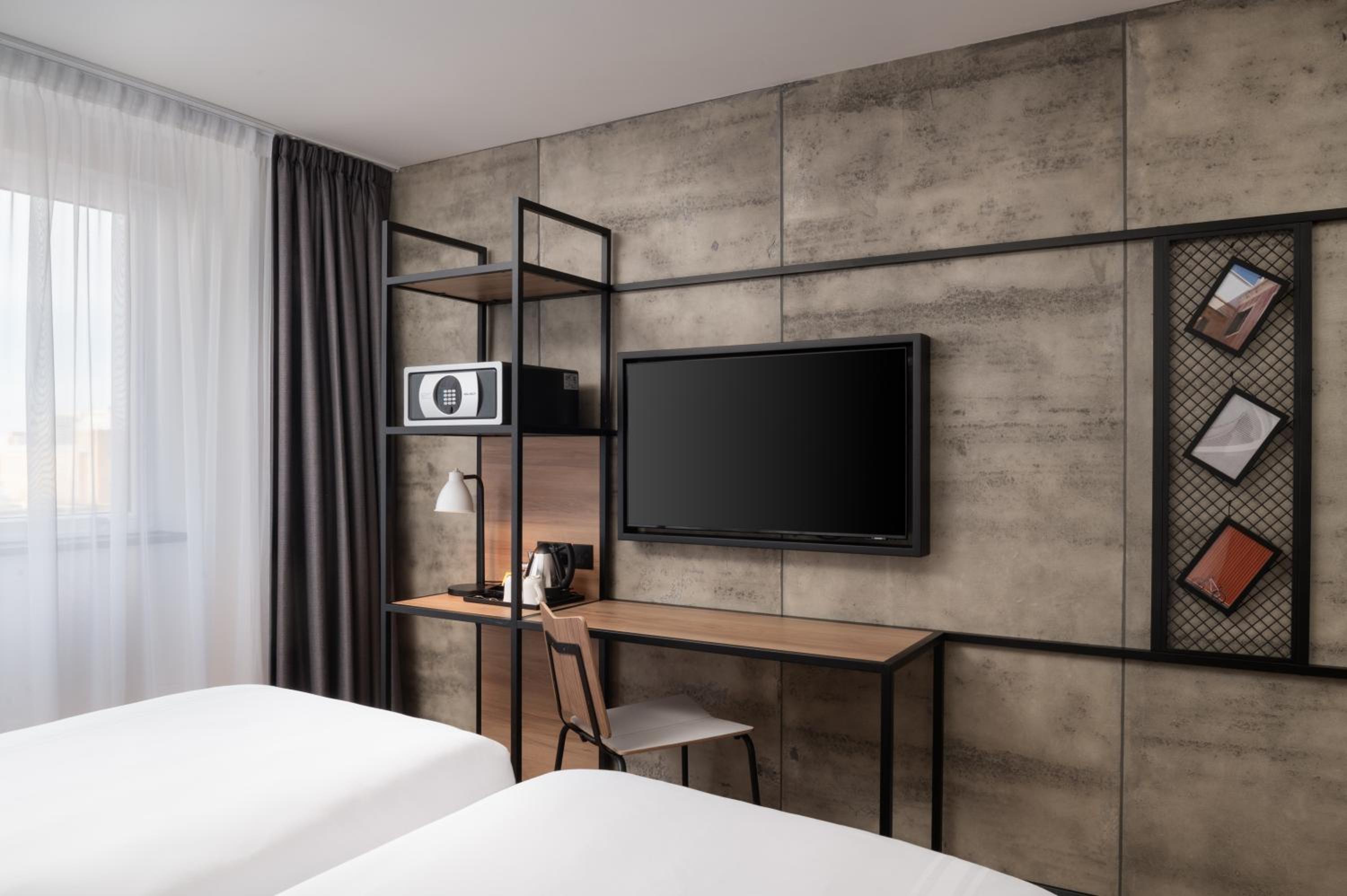 Superior Triple Room with Two Single Beds and One Sofa  photo 3