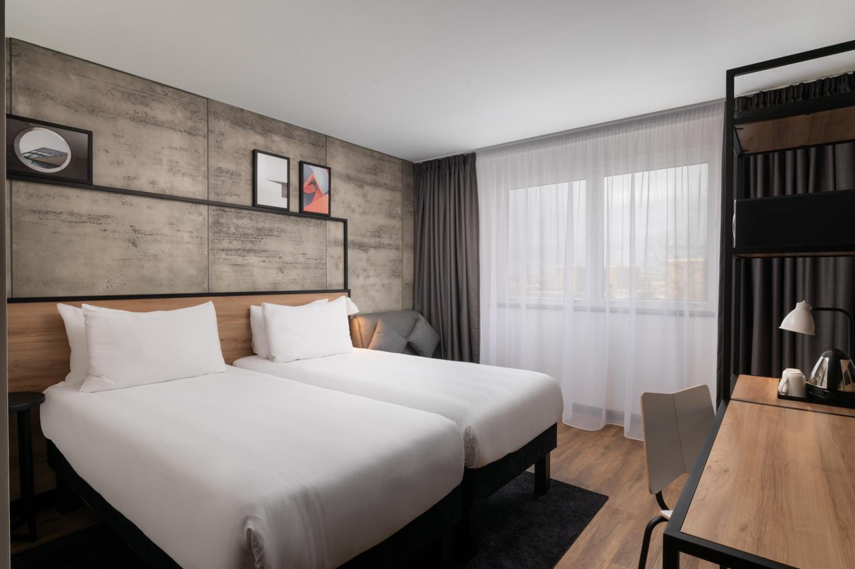 Superior Triple Room with Two Single Beds and One Sofa  photo 1