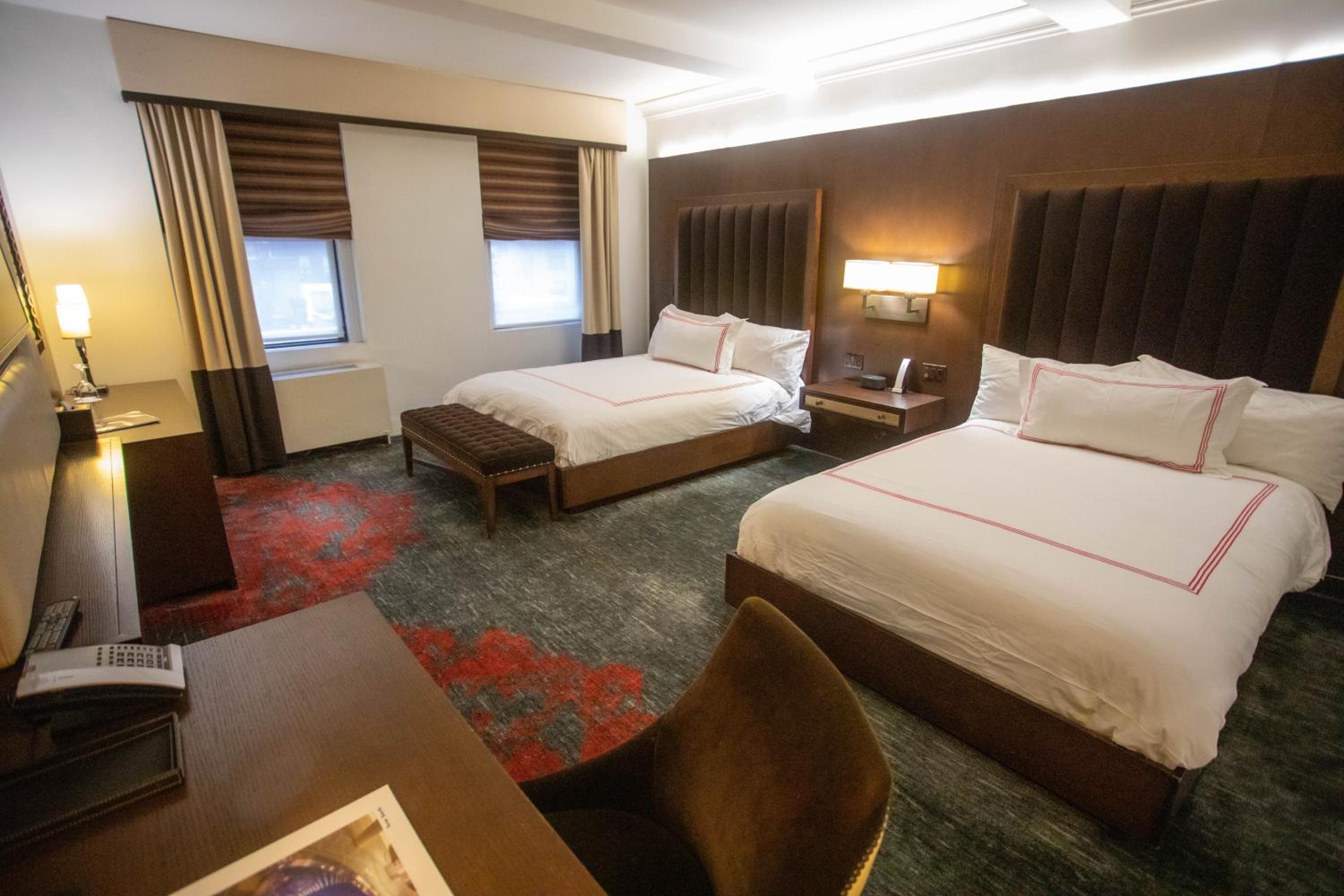 Deluxe Room With Two Queen Beds, Non-Smoking photo 2