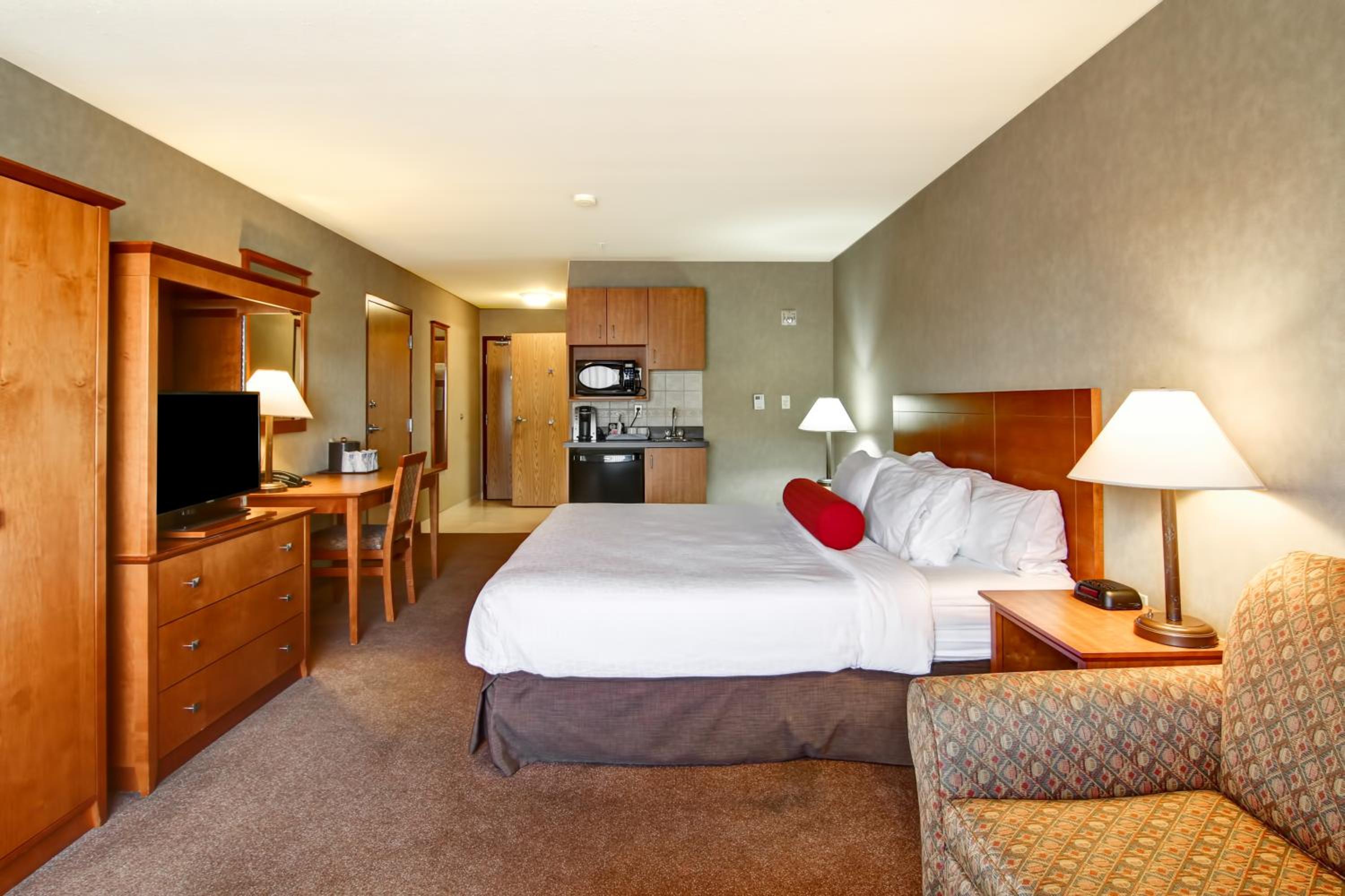 Deluxe King Room - Non-Smoking - Photo 1