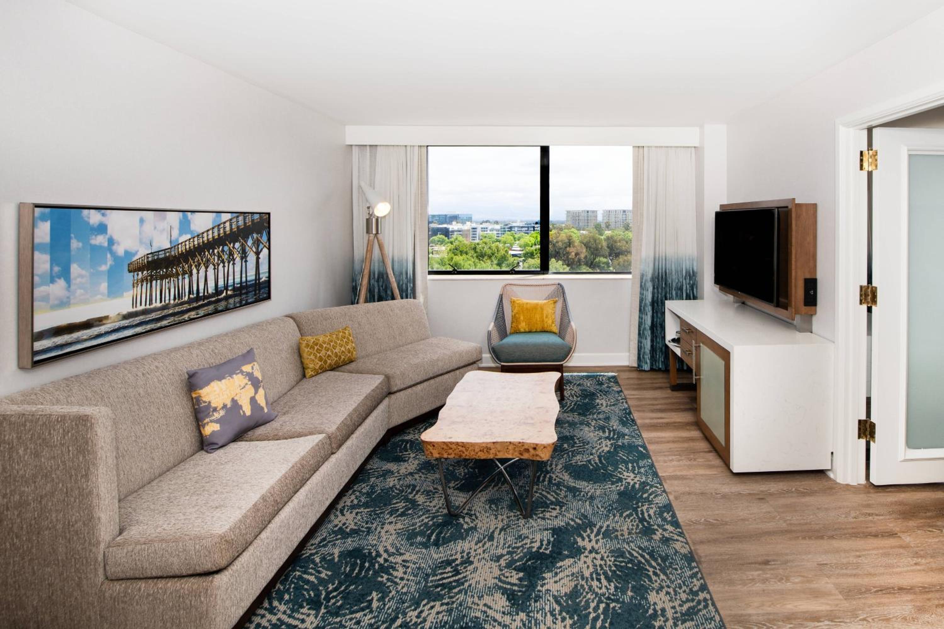 Executive Suite with Sofa Bed and Balcony - Photo 9