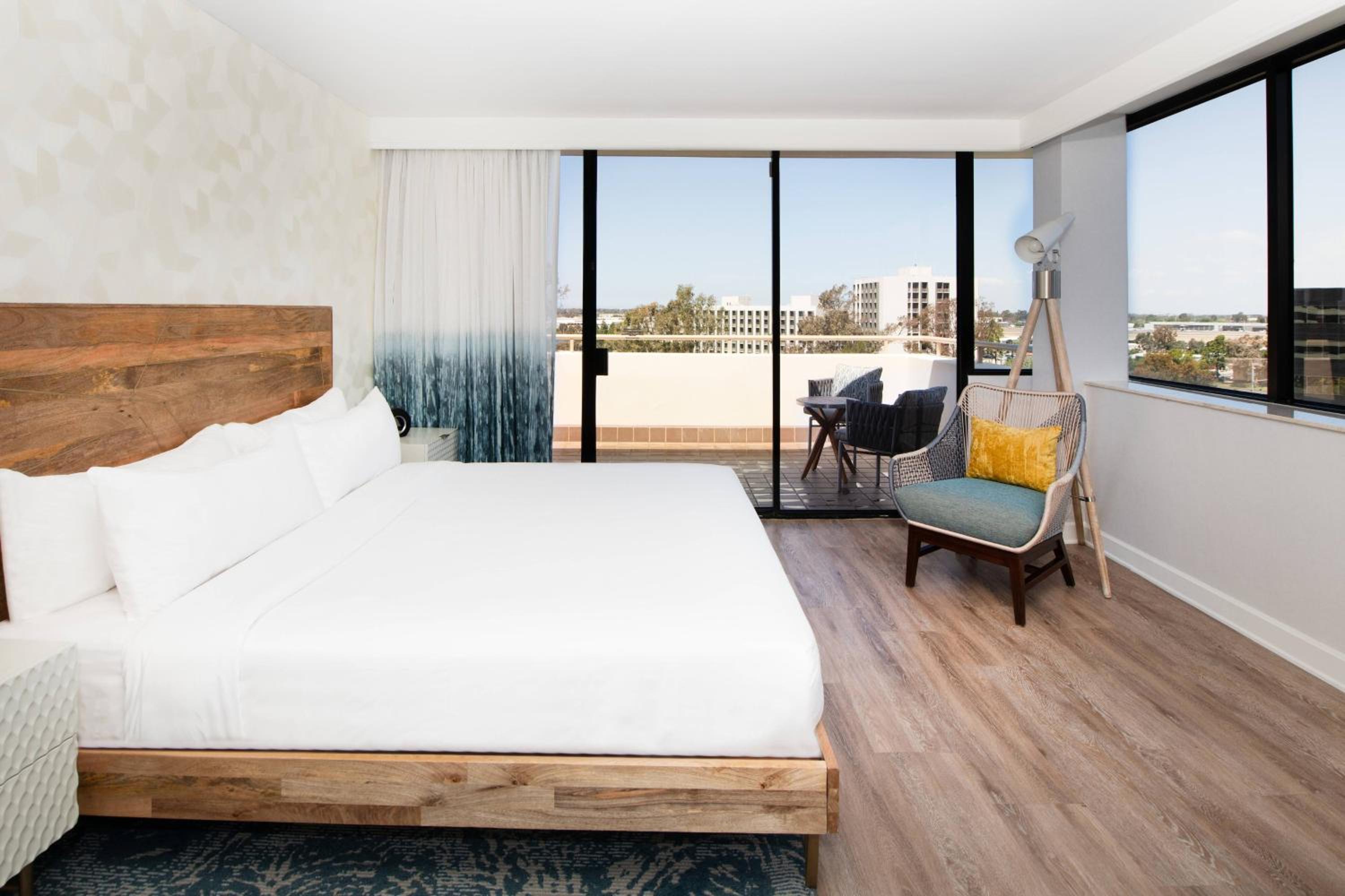 Executive Suite with Sofa Bed and Balcony - Photo 4
