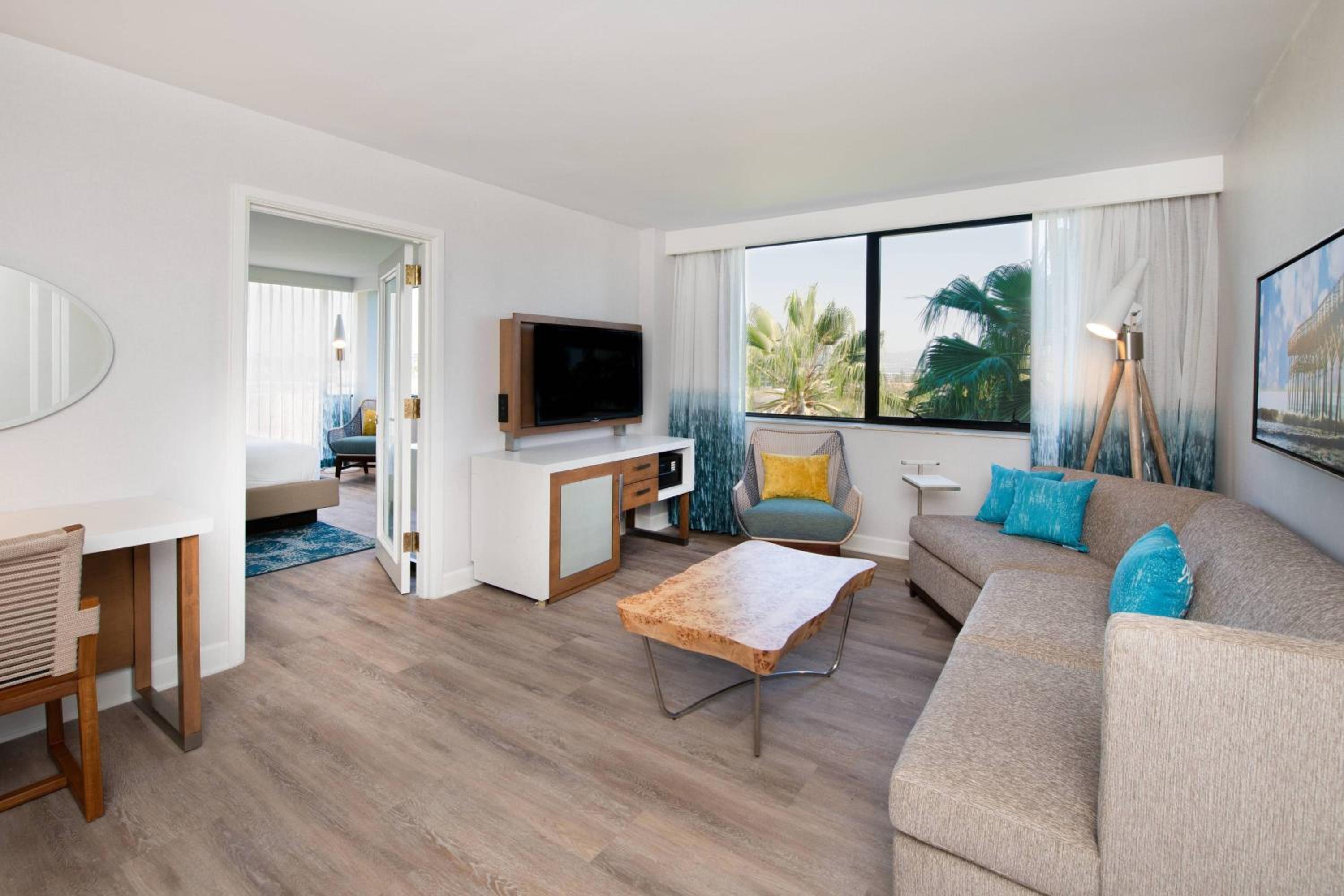 Executive Suite with Sofa Bed and Balcony - Photo 6