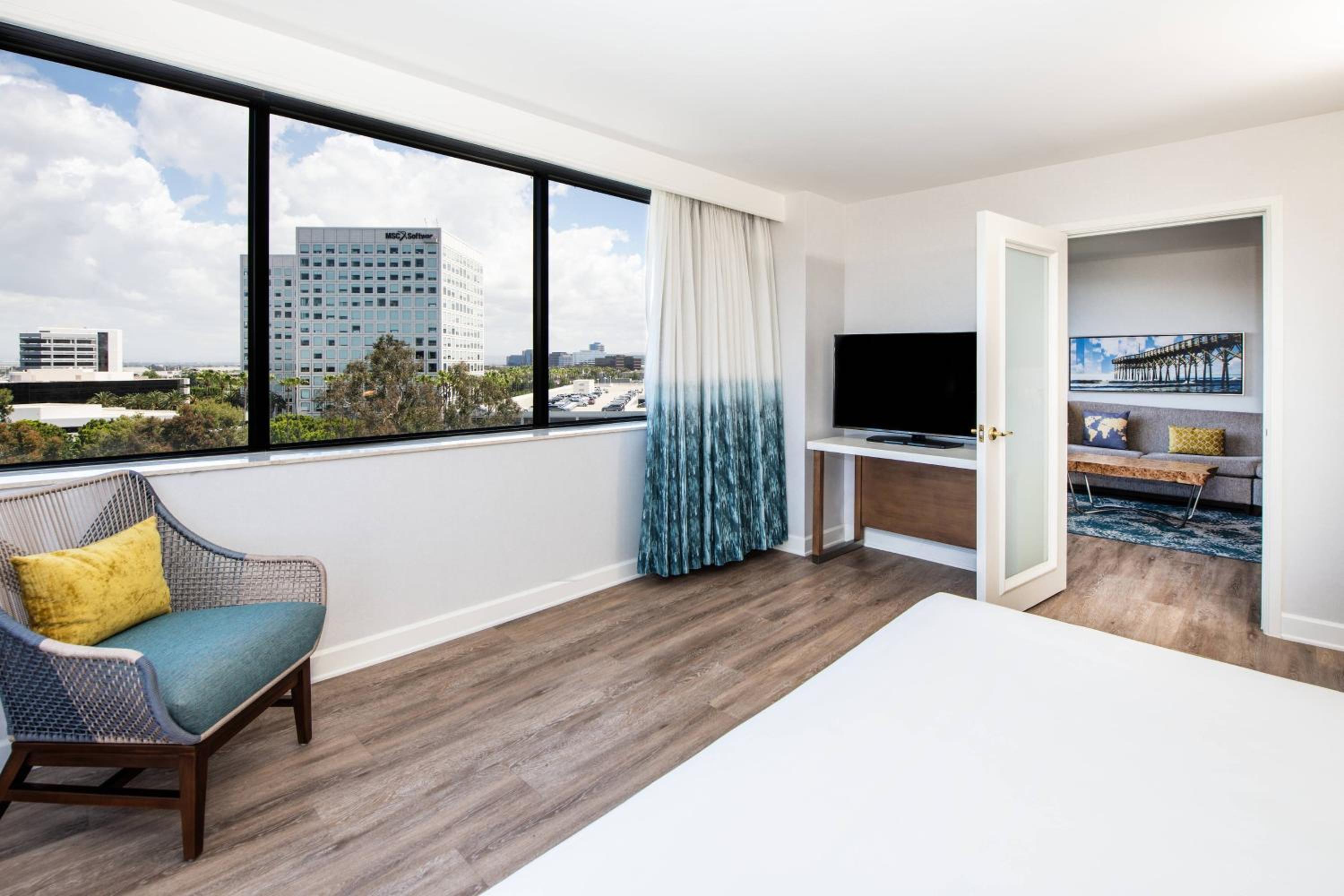 Executive Suite with Sofa Bed and Balcony - Photo 5
