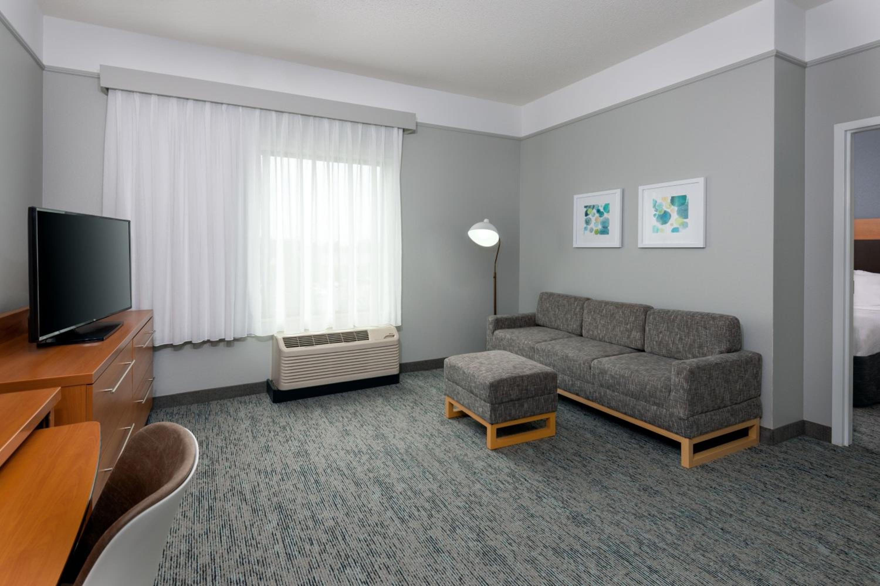 One-Bedroom Queen Suite photo 1