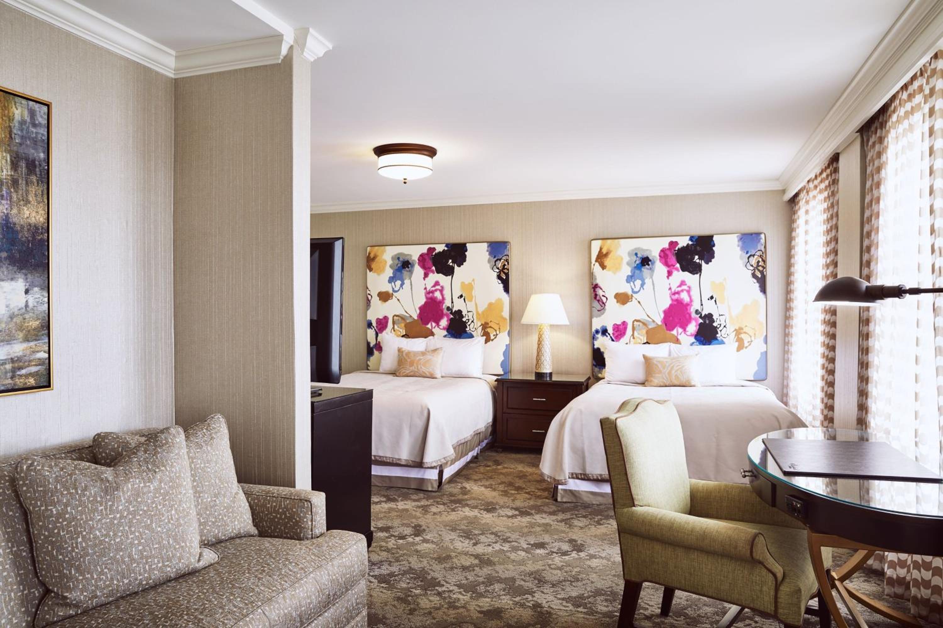 Queen Room with Two Queen Beds and Plaza View - Photo 2