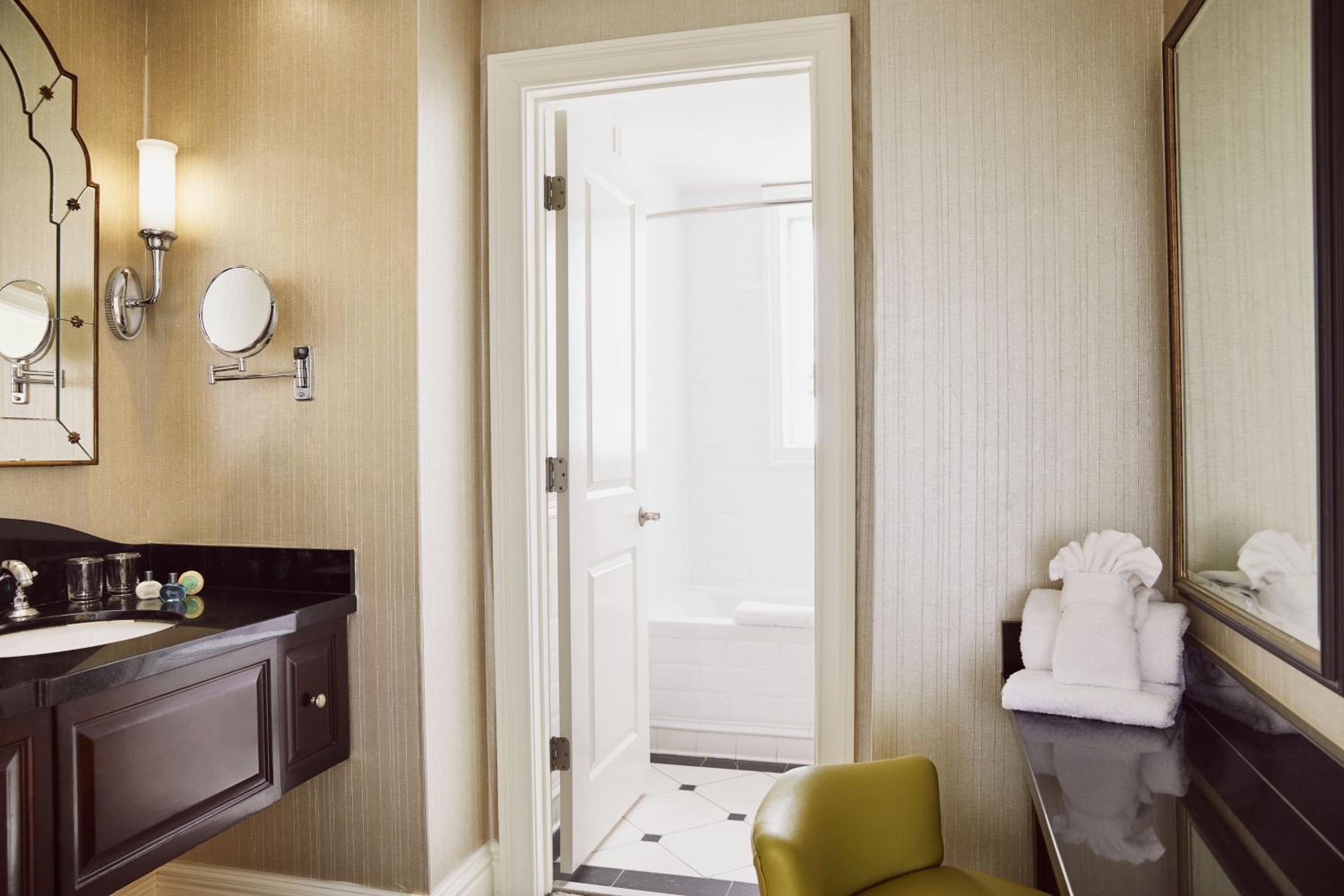 Suite, 2 Queen, Sofa bed - Photo 4
