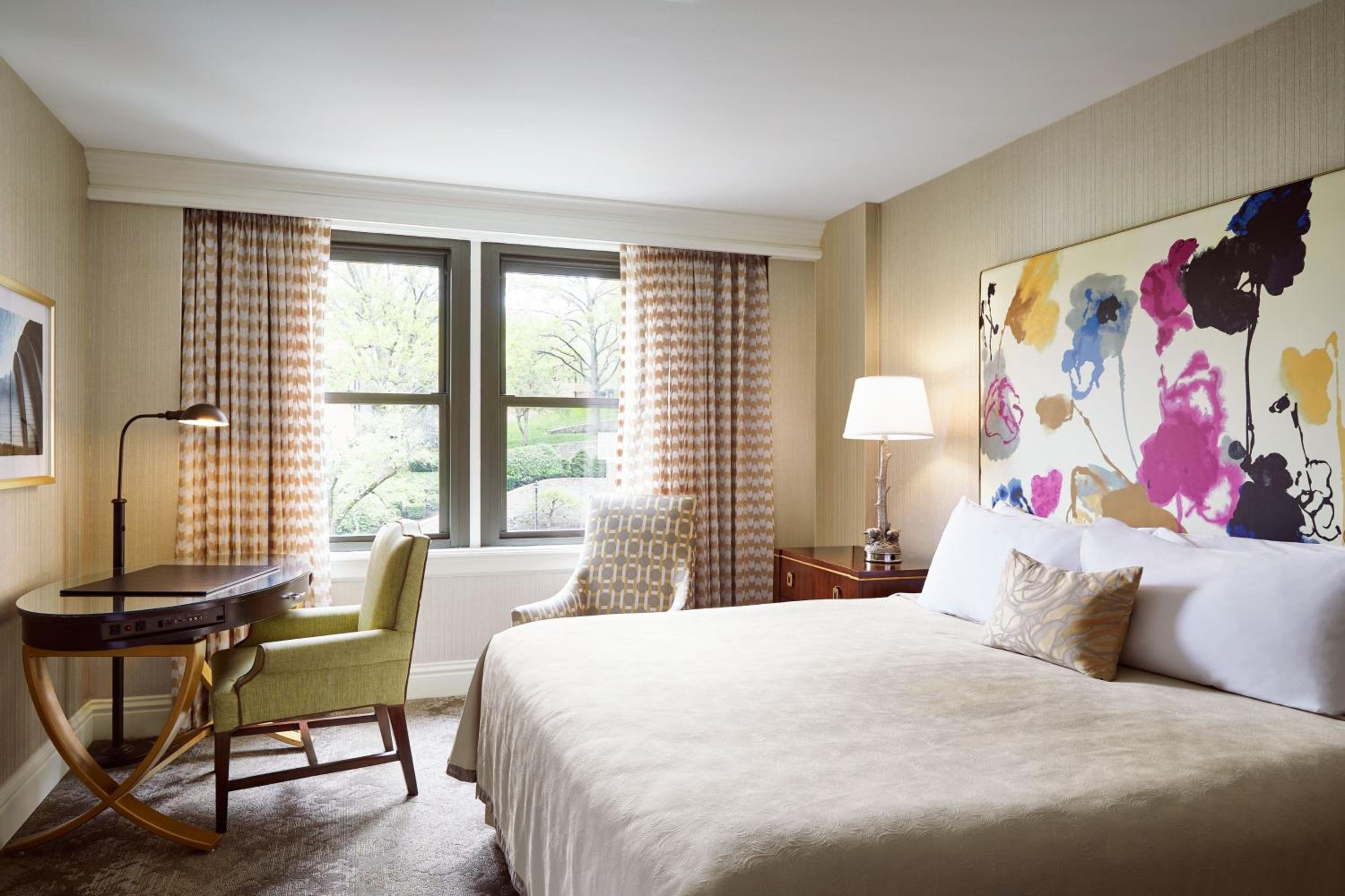 King Room at The Raphael Hotel, Autograph Collection in Kansas City