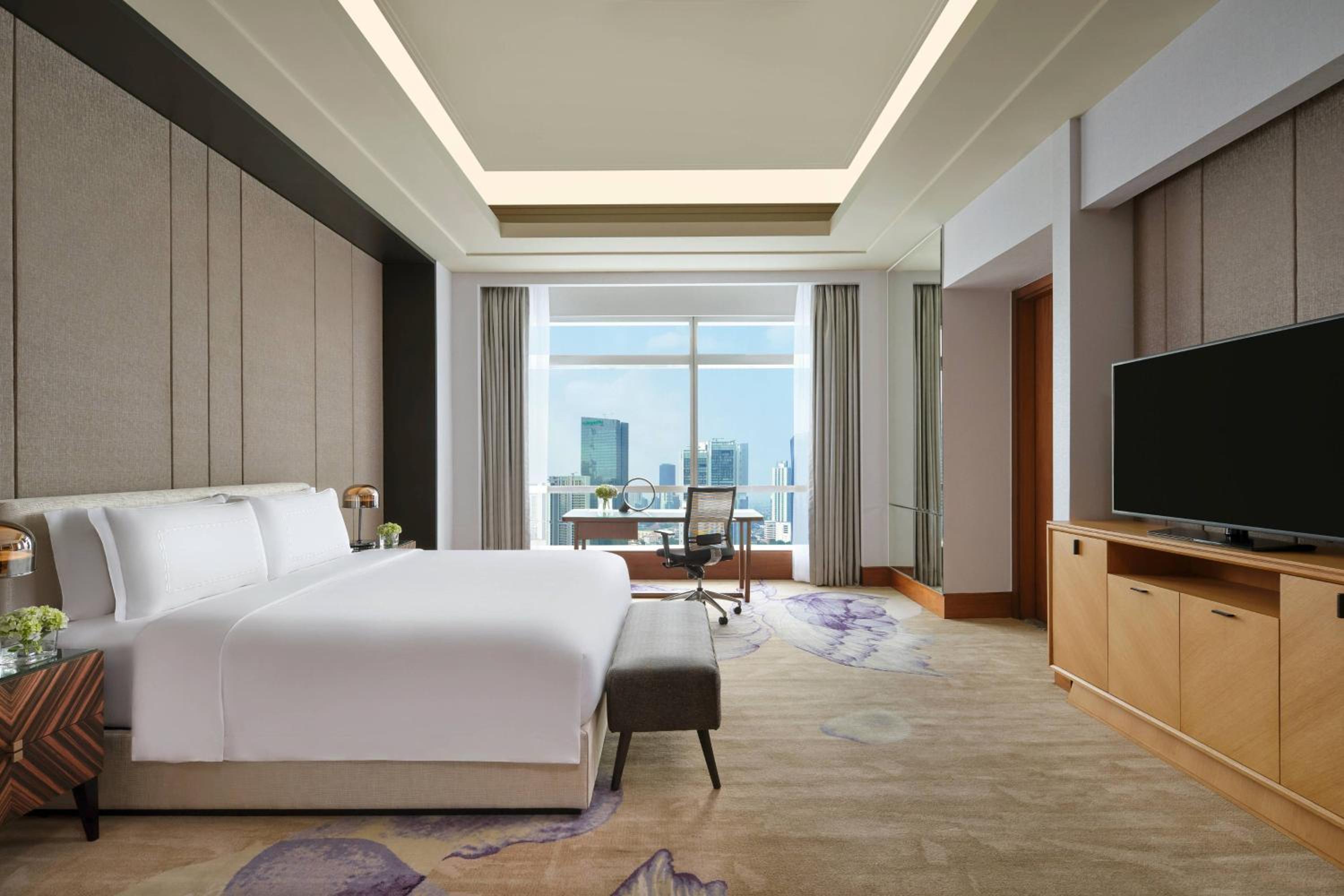 Guest Room - Club Lounge Access