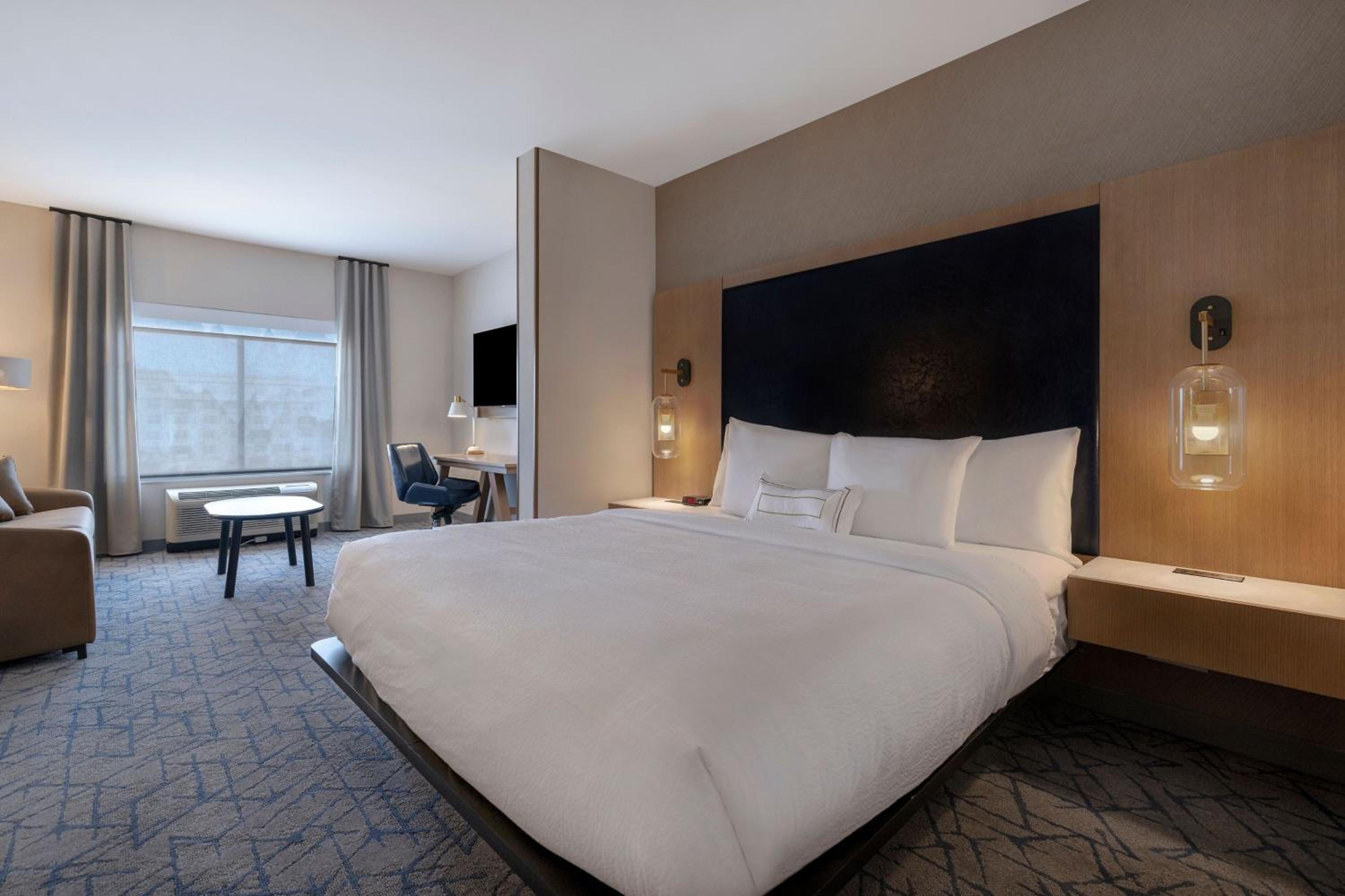 King Suite with Sofa Bed and City View - Photo 1