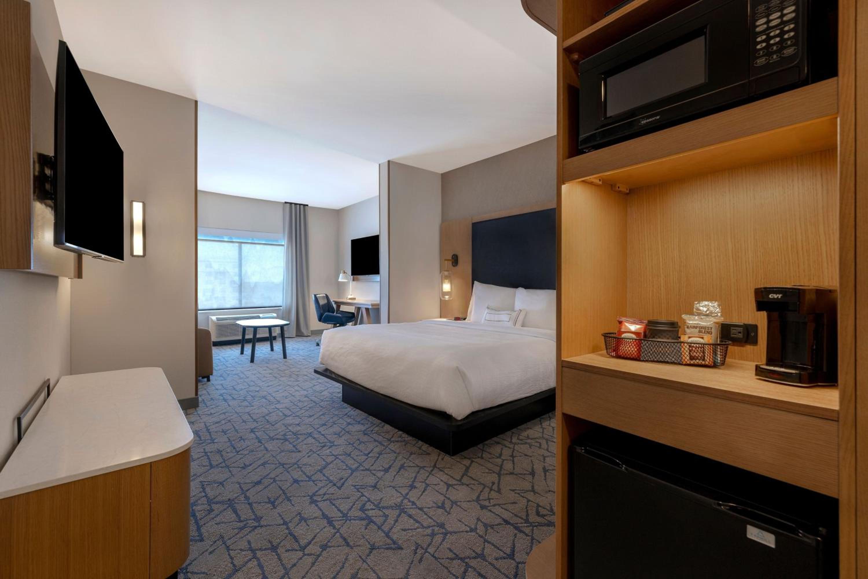 King Suite with Sofa Bed and City View - Photo 5