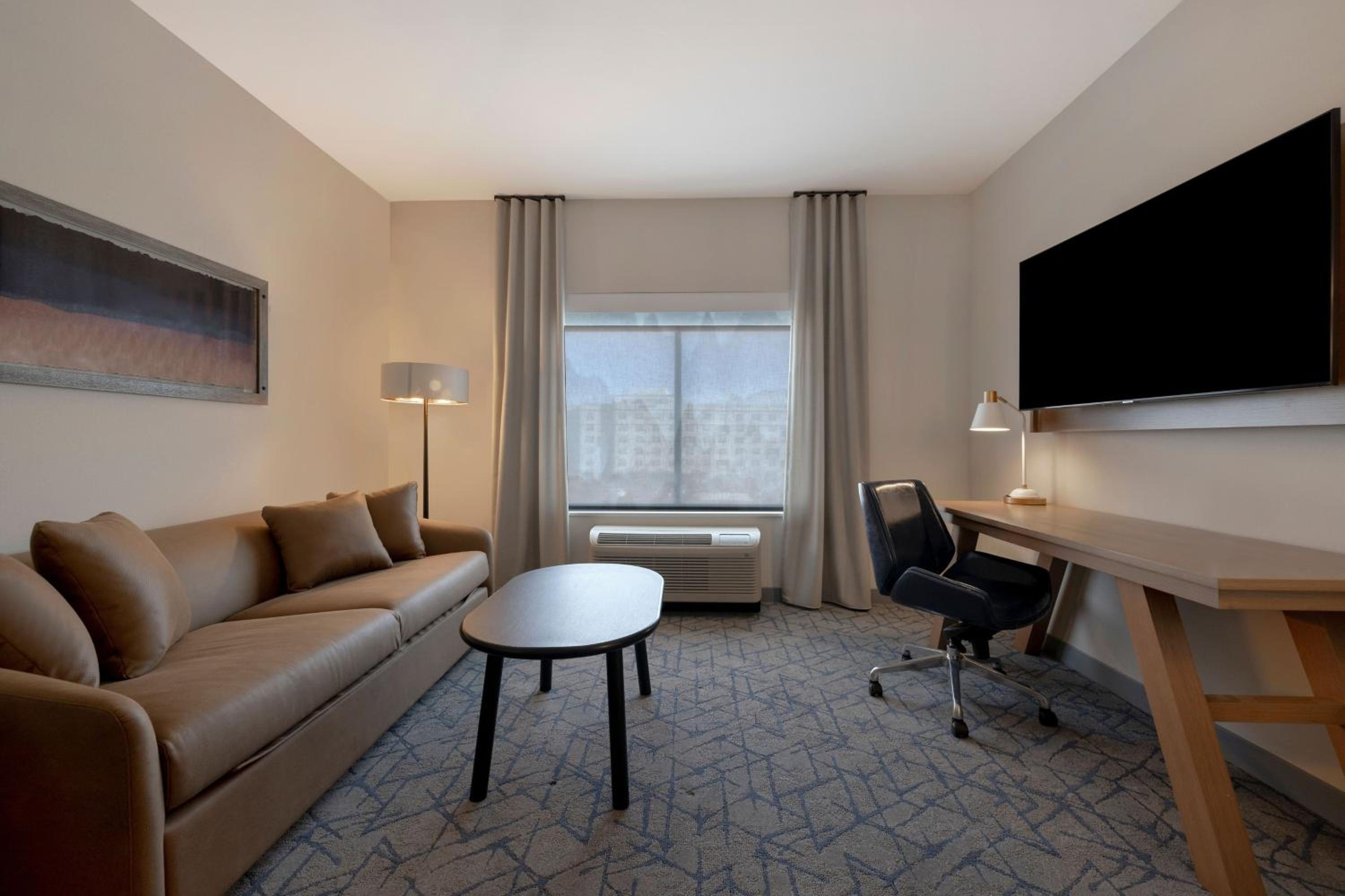 King Suite with Sofa Bed and City View - Photo 4