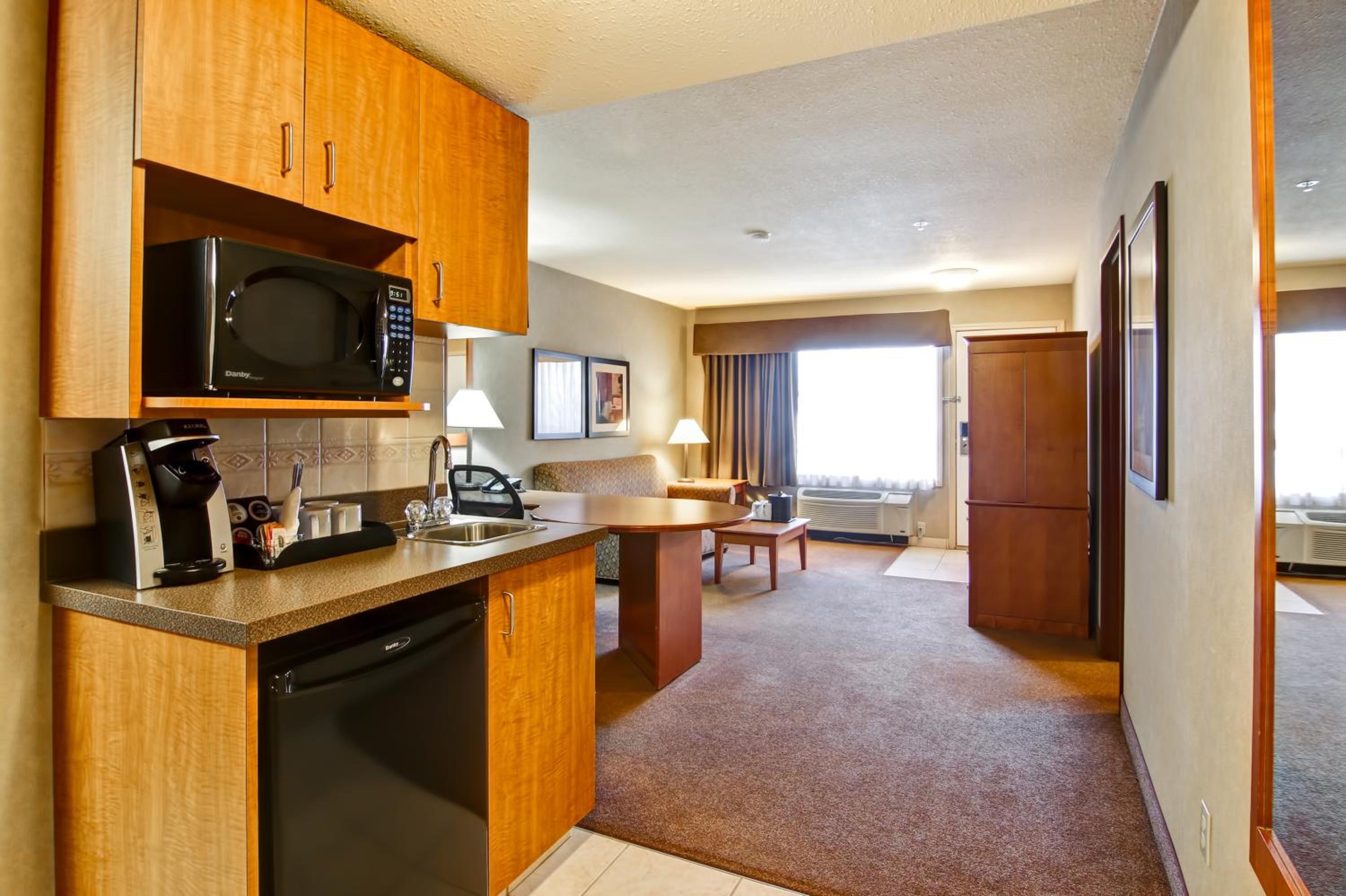 One-Bedroom King Suite - Non-Smoking - Photo 5