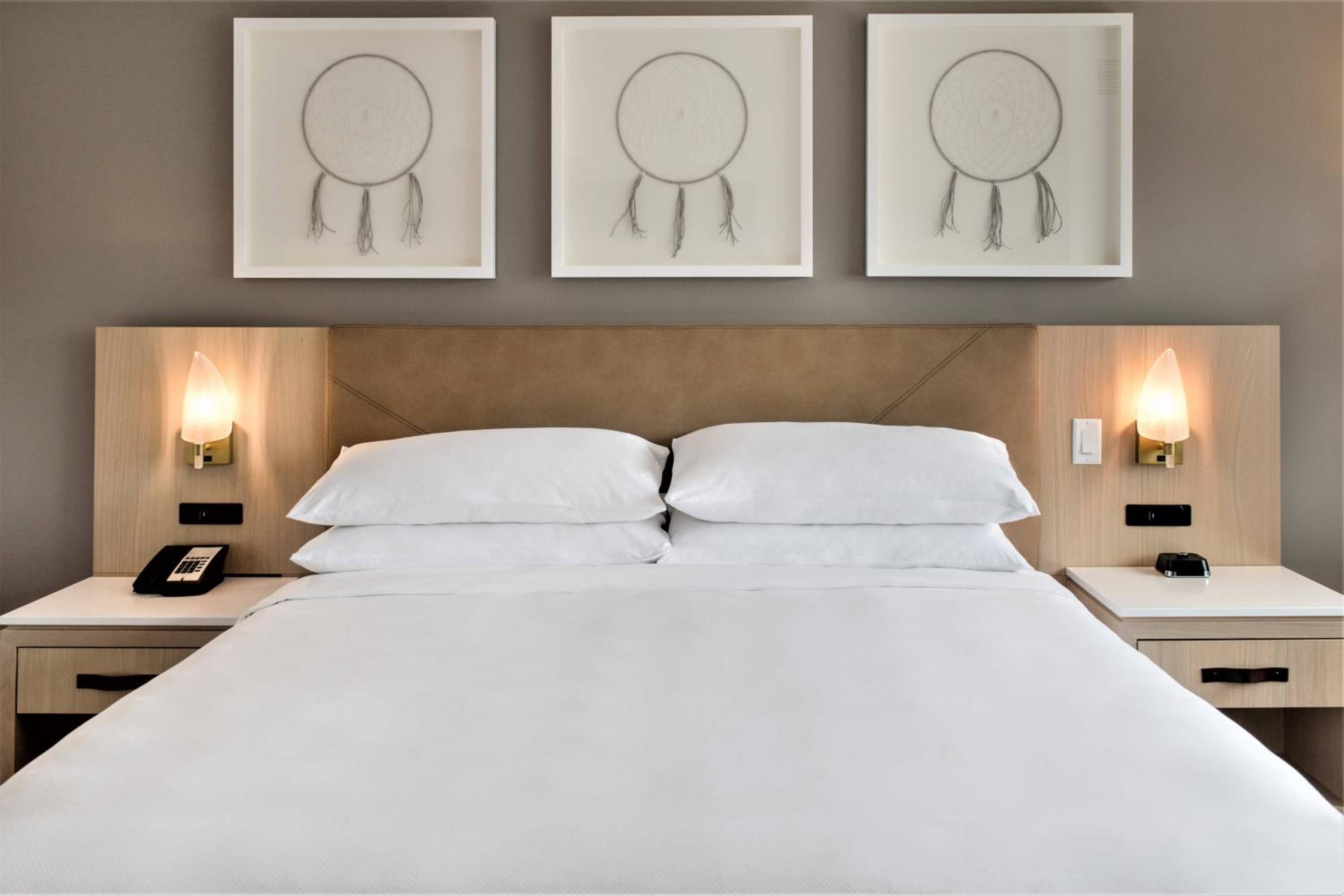 Larger Guest room, 1 King, City view, Top floor - Photo 2
