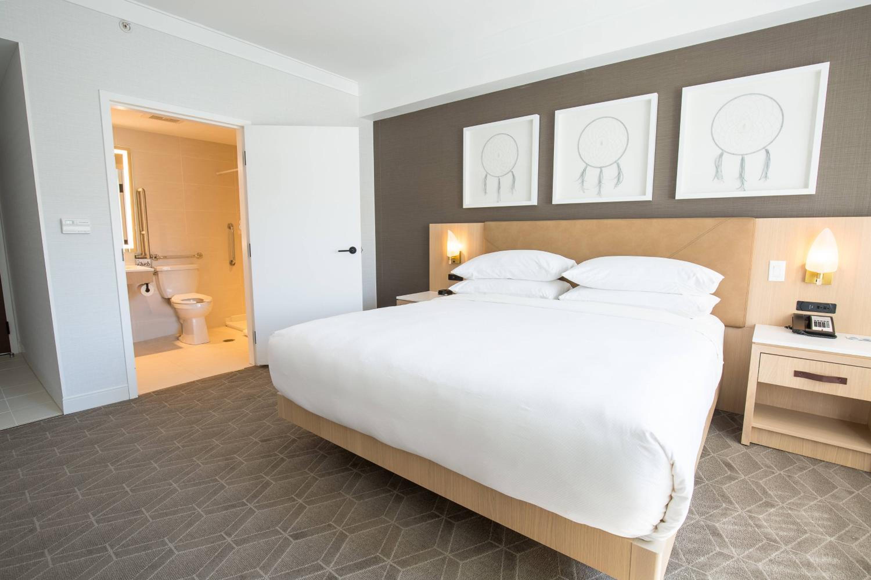 Guest Room, 1 King - Photo 2