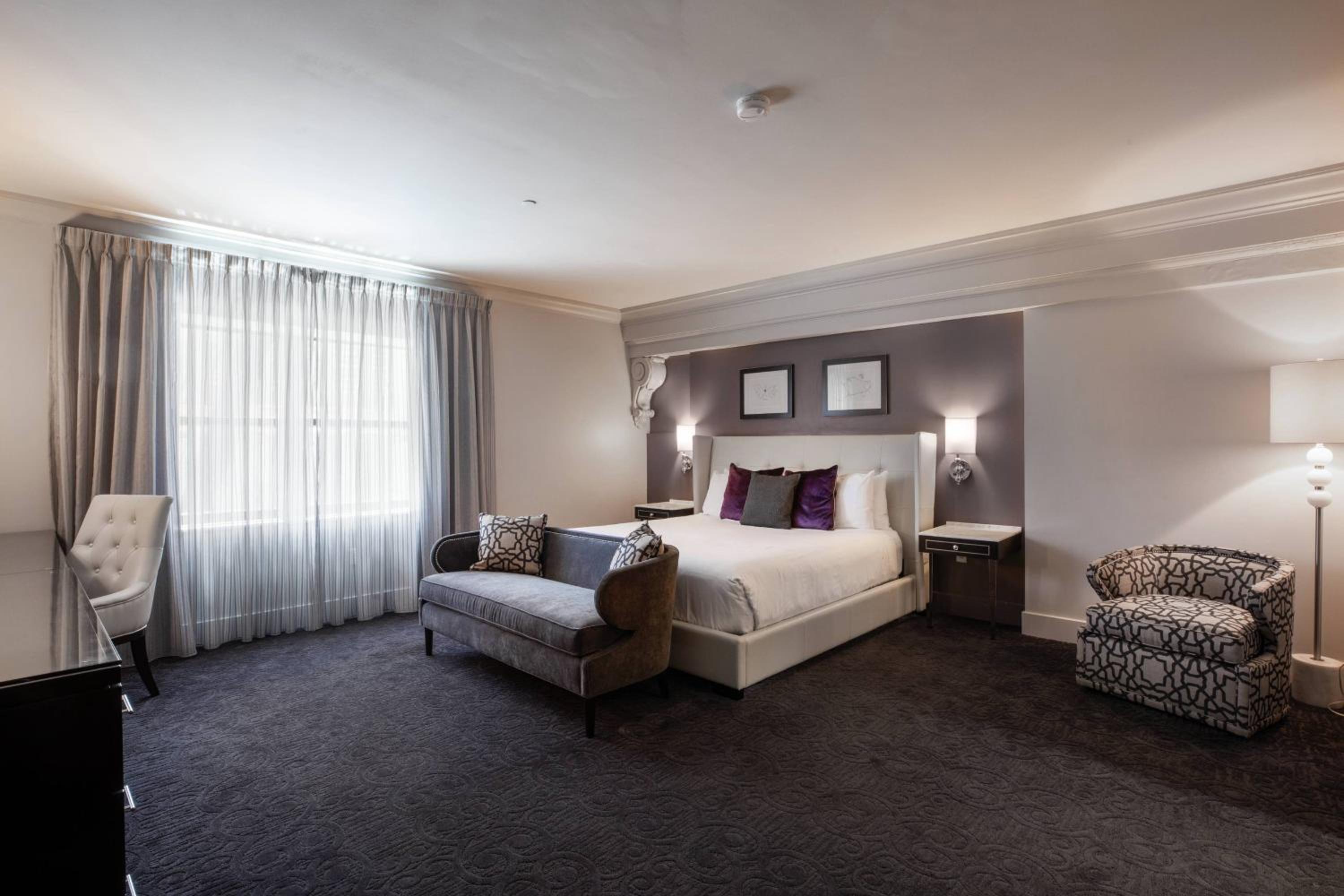 Standard King Room at Ambassador Hotel Kansas City, Autograph Collection in Kansas City