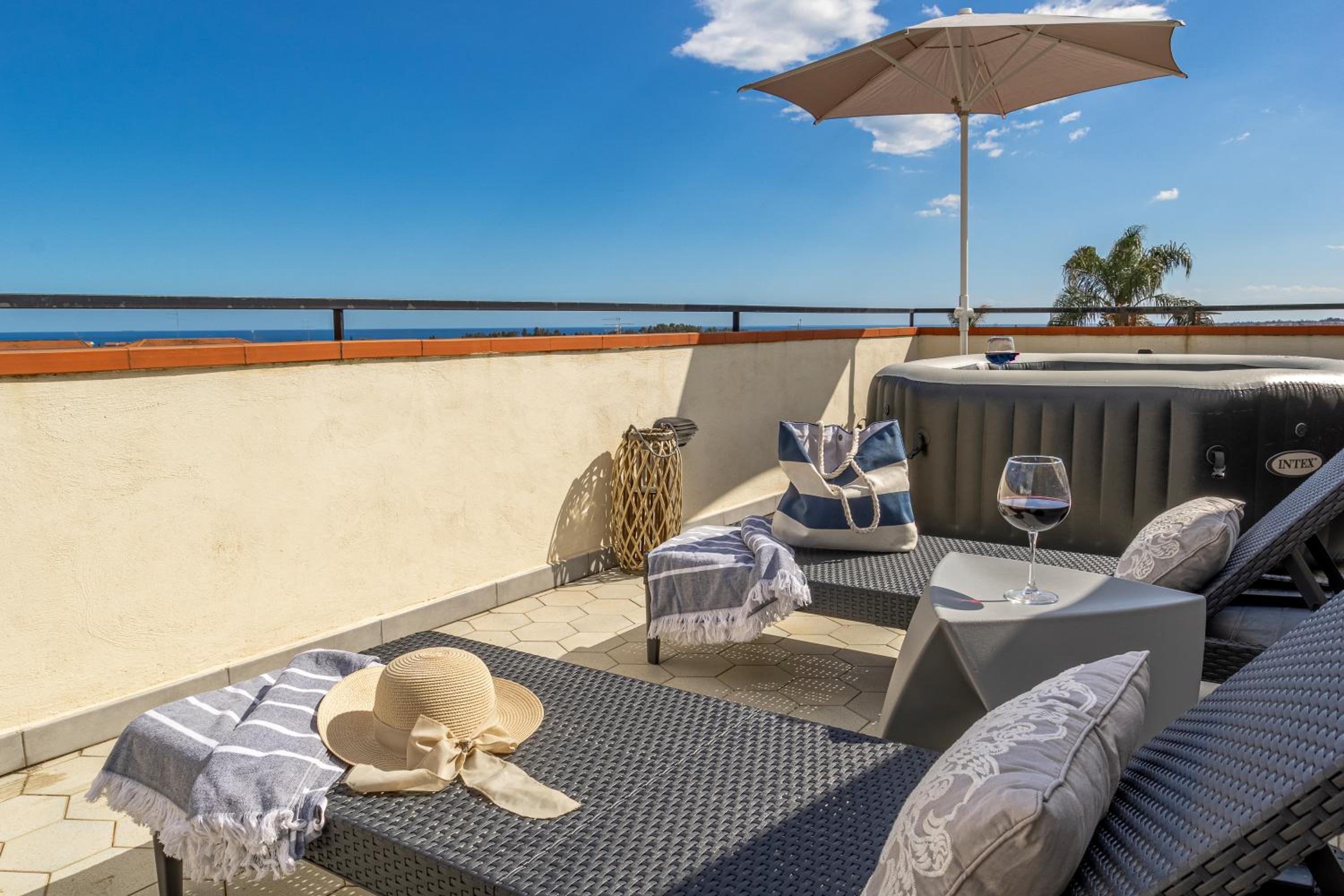 Apartment with Sea View photo 2