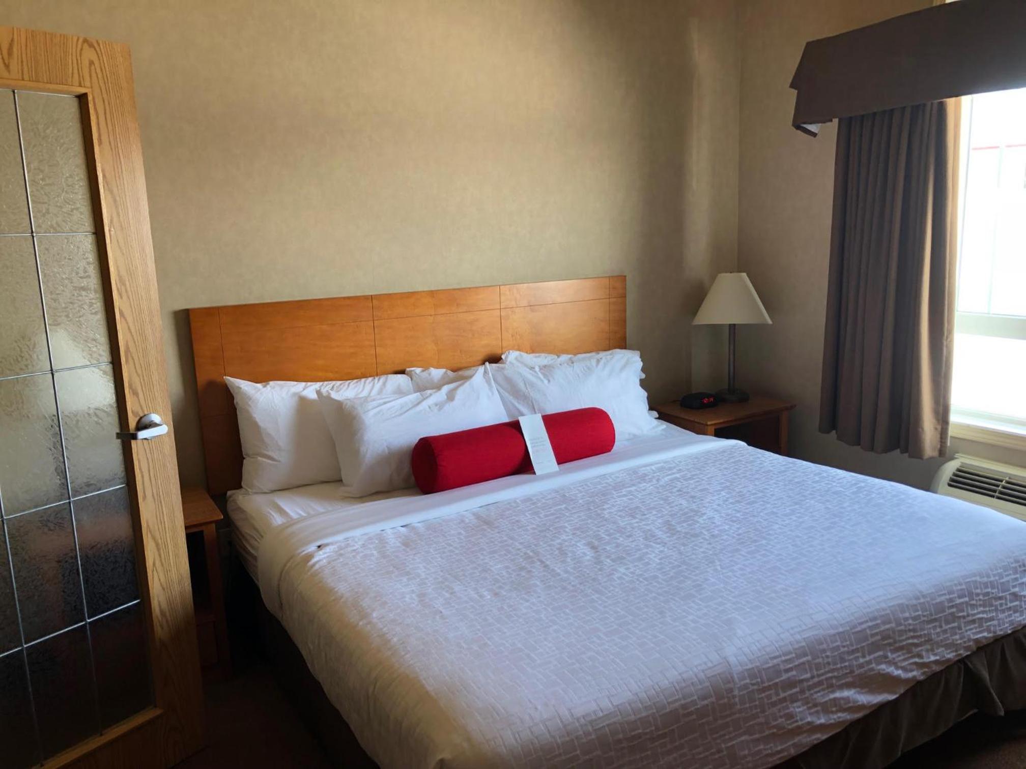 King Suite - Non-Smoking - Photo 6