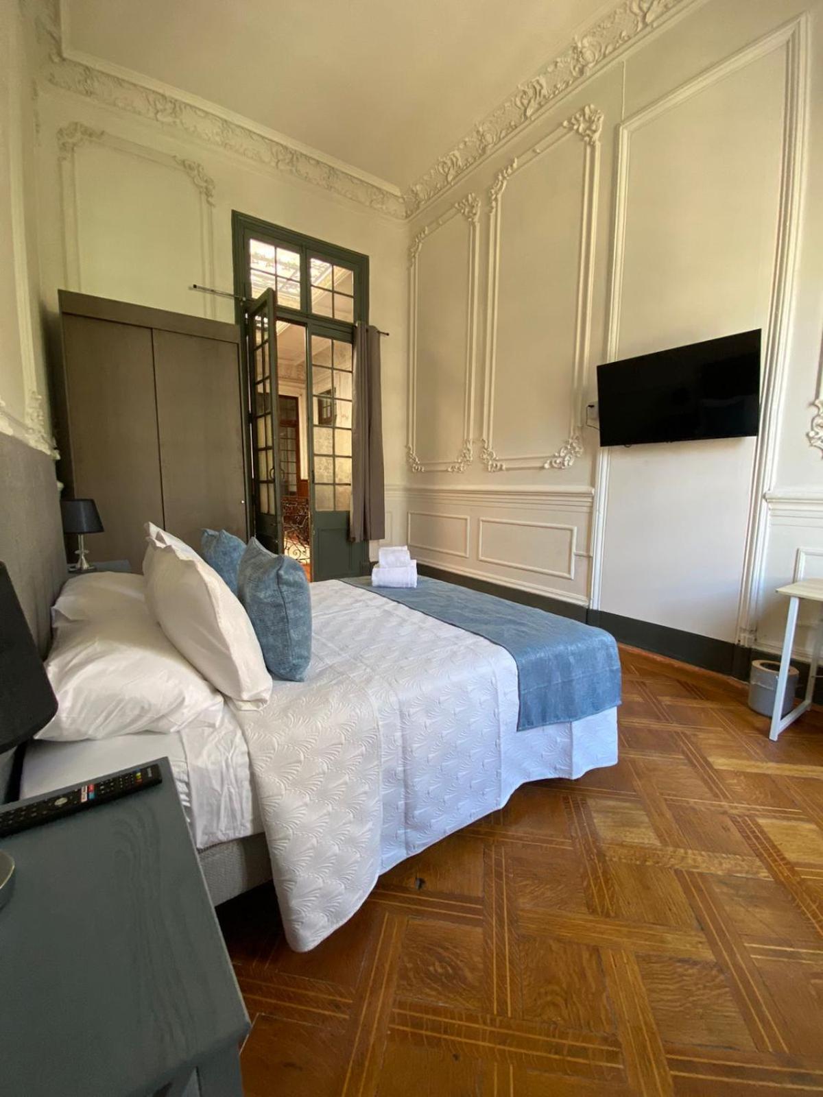 Double Room with Shared Bathroom photo 2