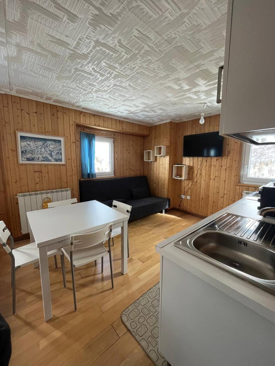 Studio Apartment photo 2