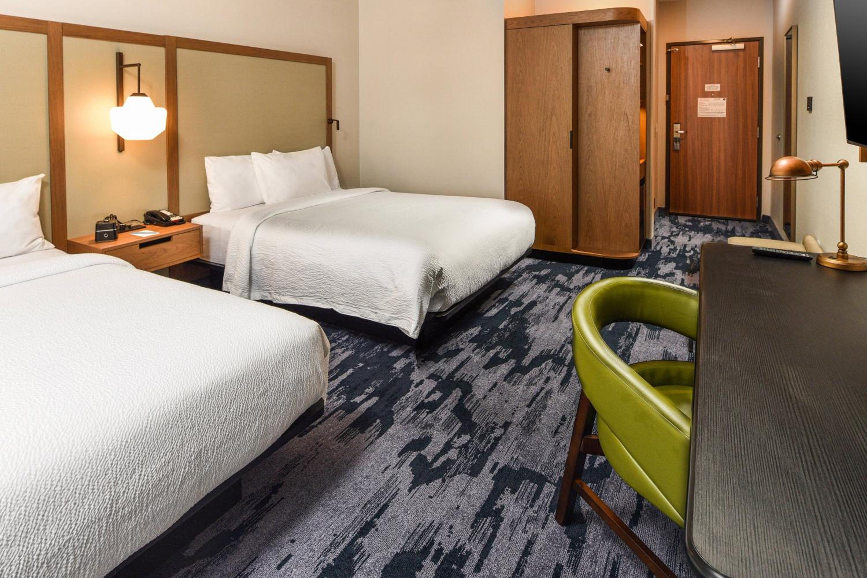 Double Queen Room - Photo 2
