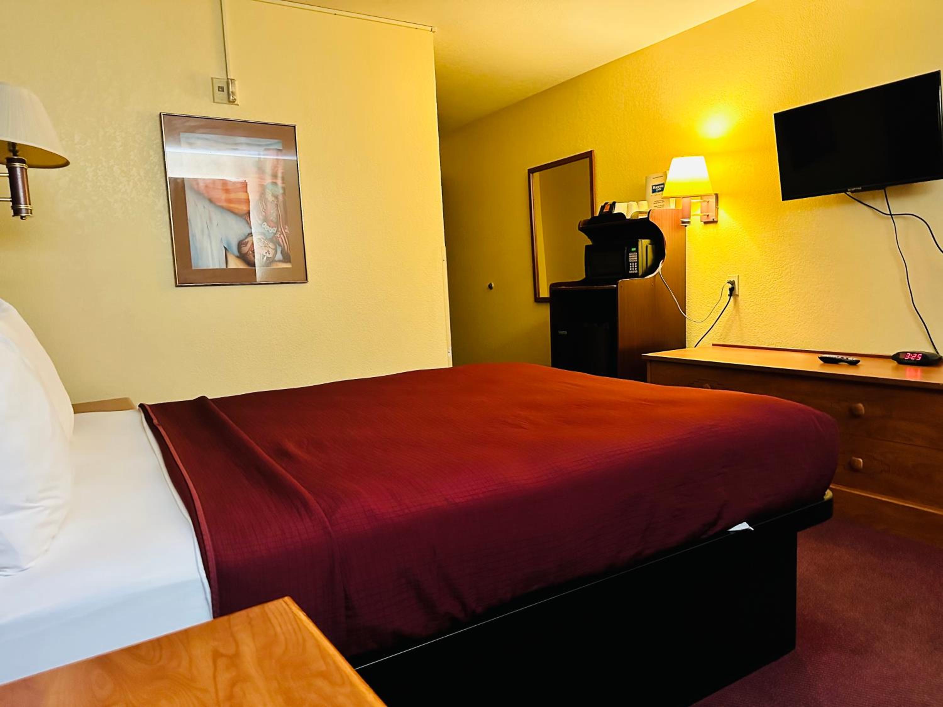 Queen Room - Disability Access - Photo 4