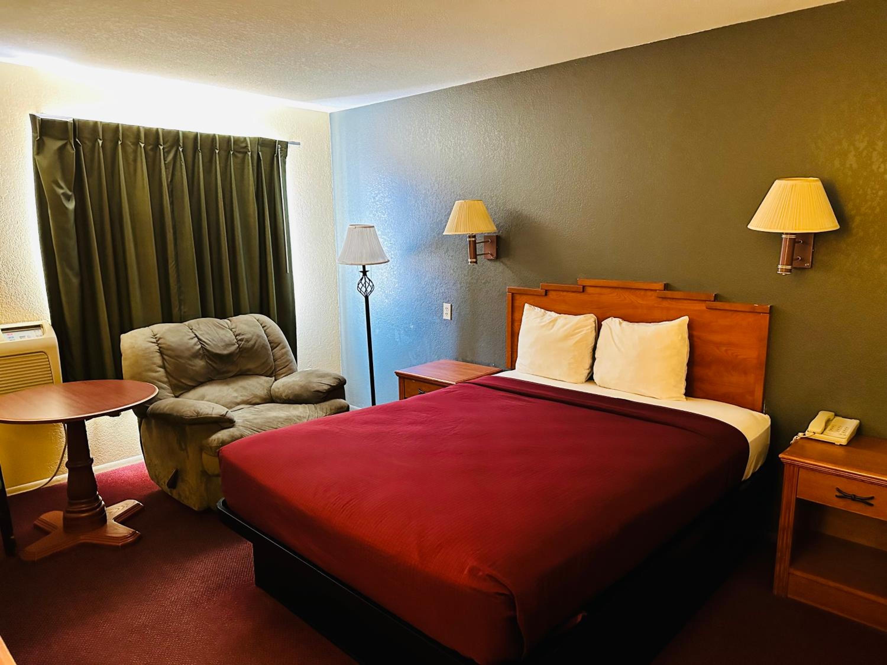 Queen Room - Disability Access - Photo 3