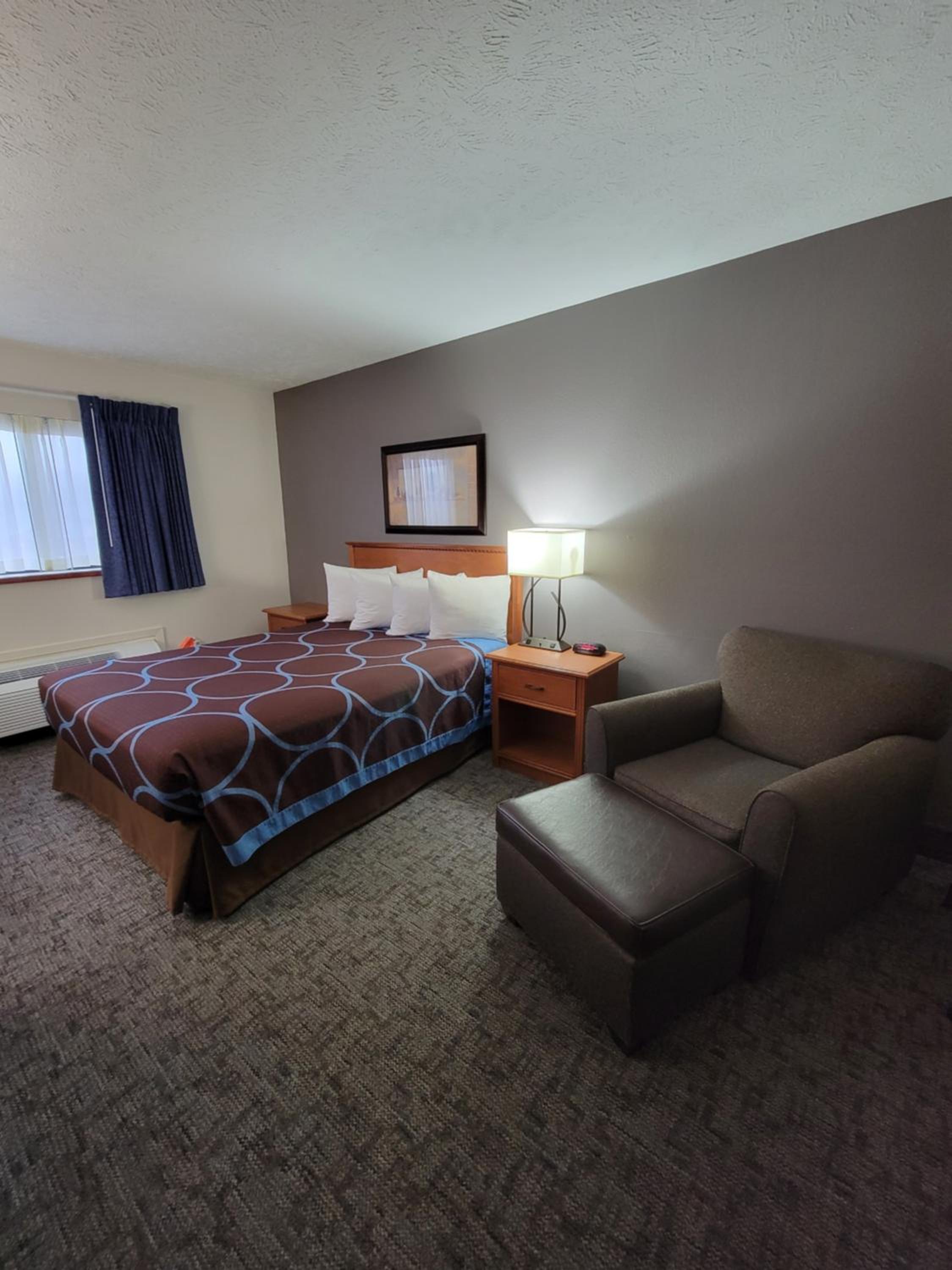 Queen Room - Non-Smoking - Photo 10