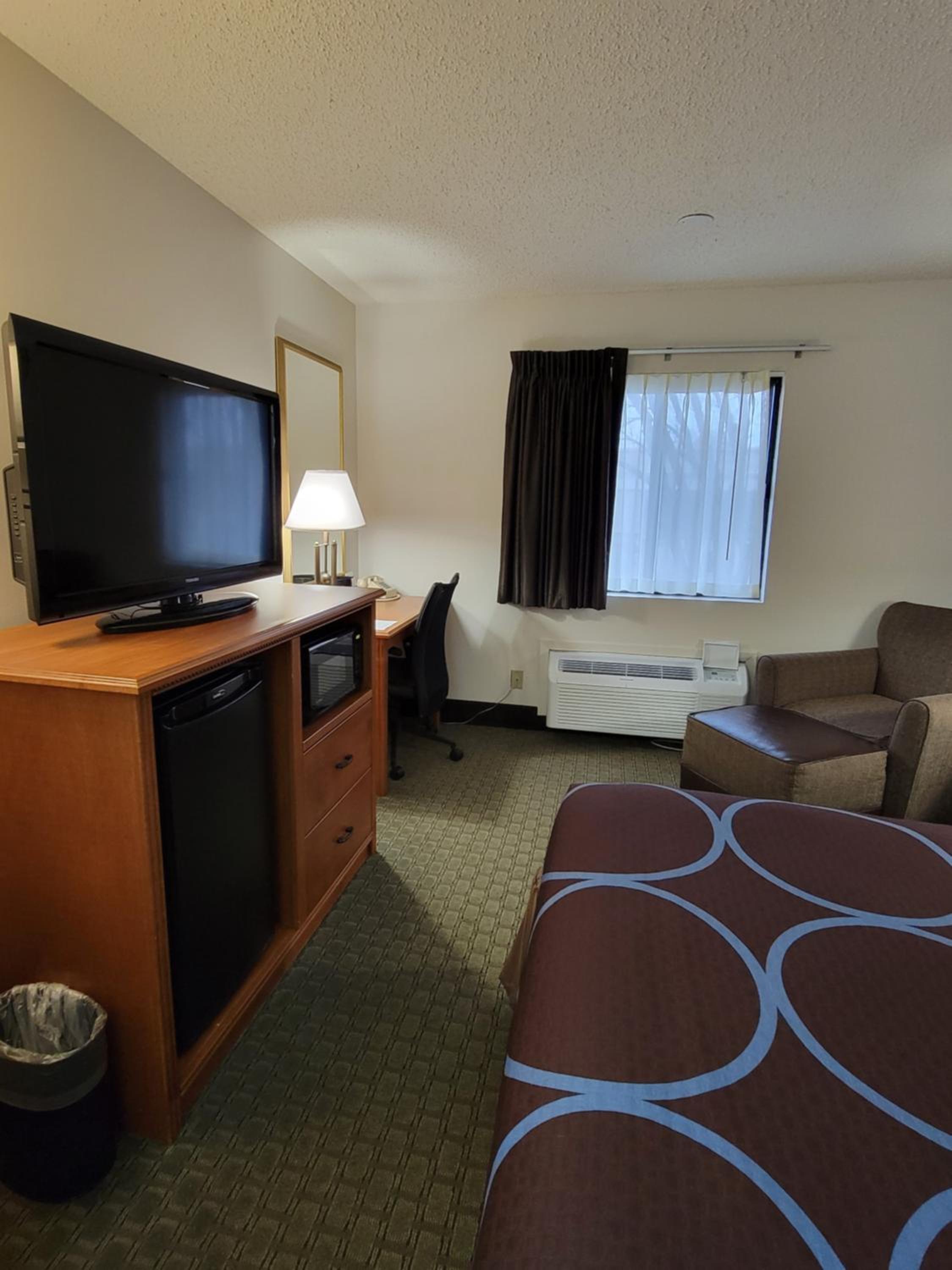 Queen Rooms with Two Queen Beds - Non-Smoking - Photo 8