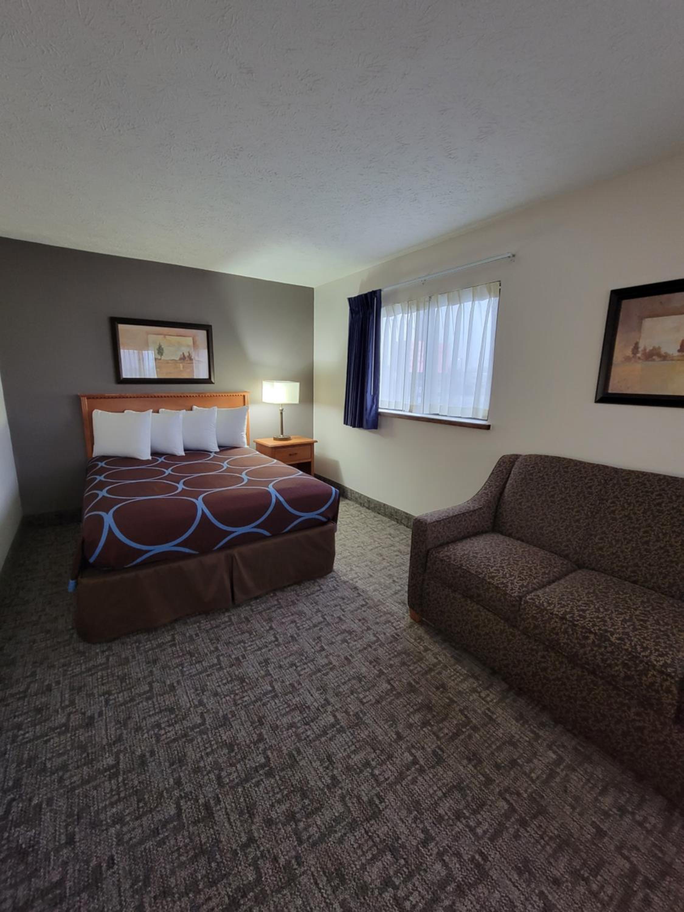 Large Queen Room with Two Queen Beds - Photo 2