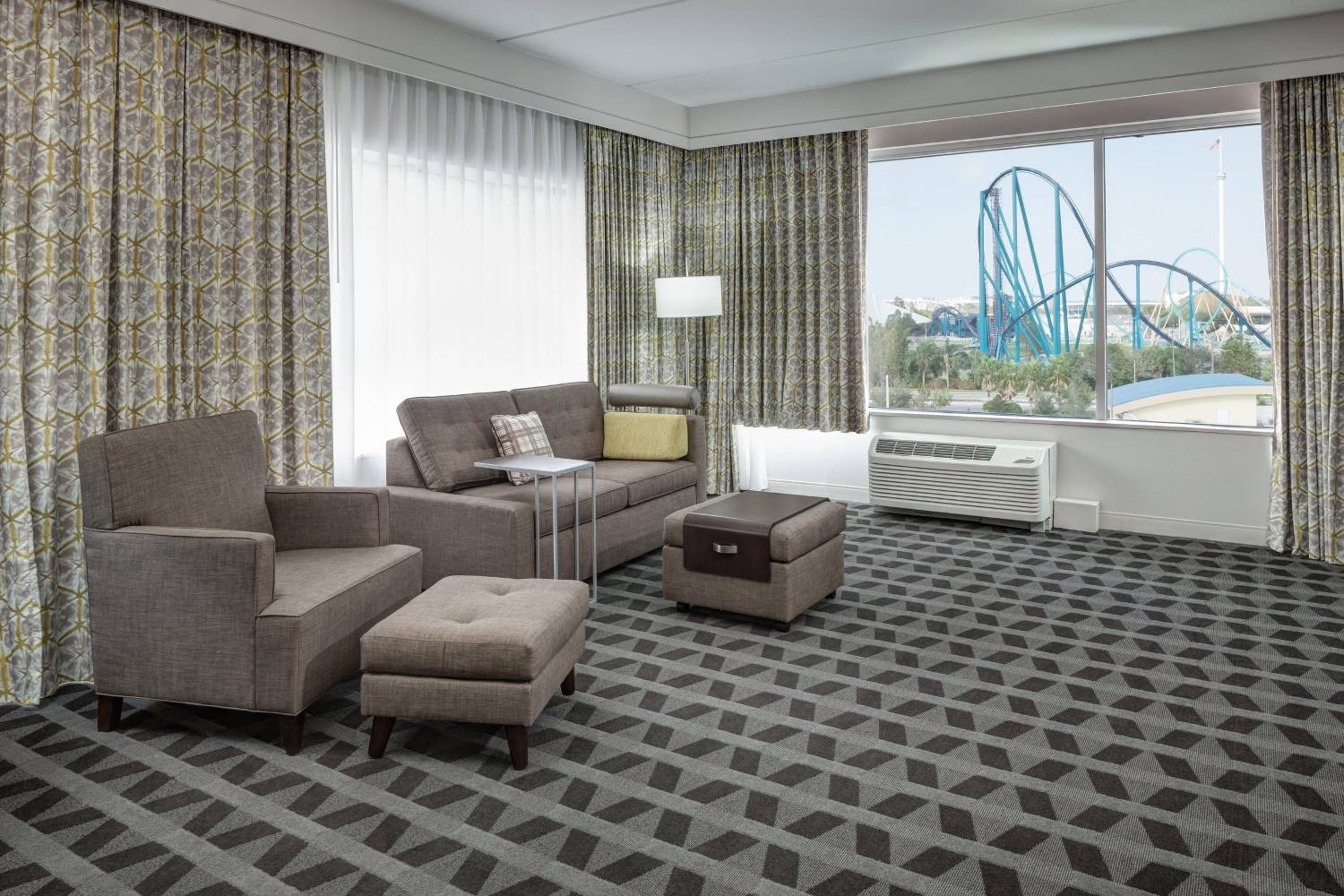 1 Bedroom Larger Suite, 2 Queen, Sofa bed photo 3
