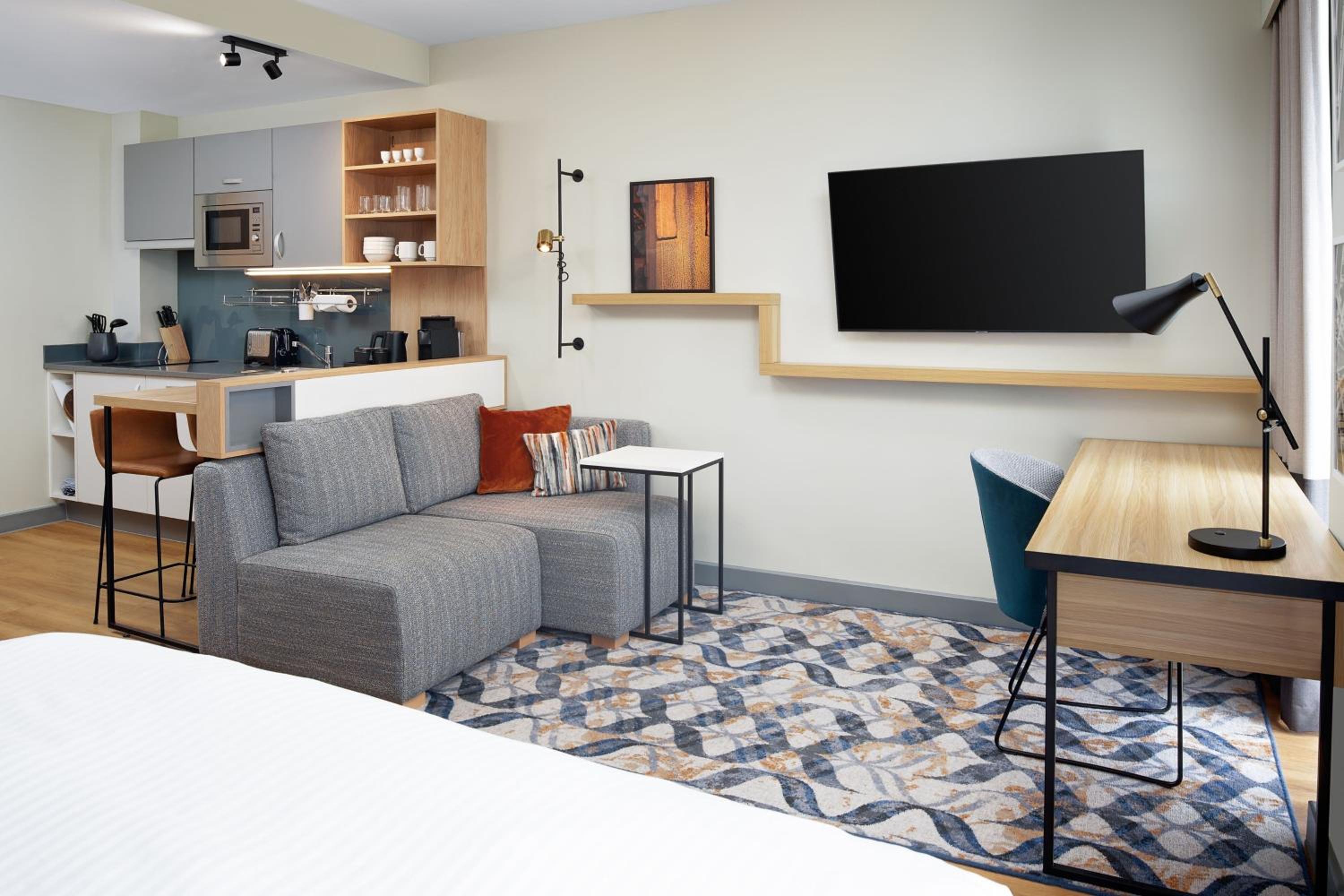 One-Bedroom King Suite - Photo 3