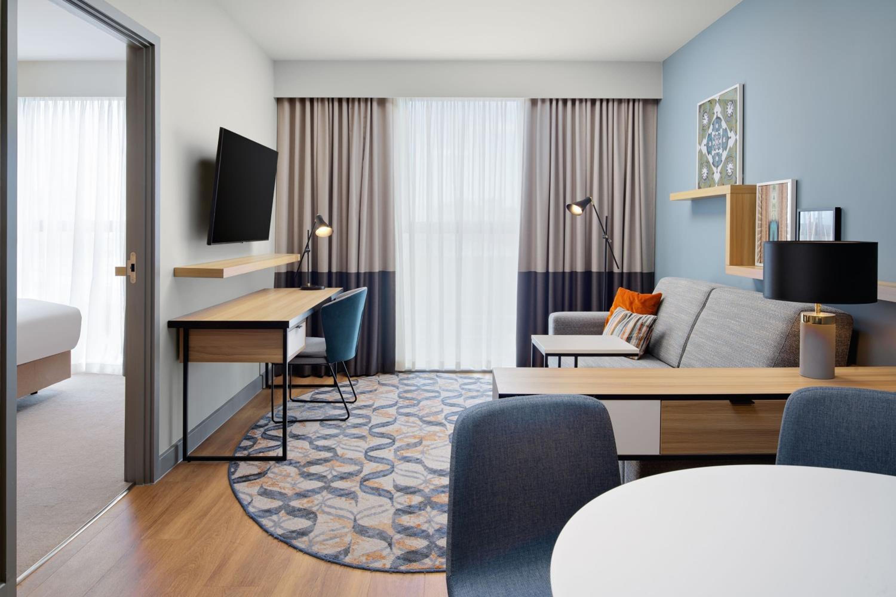 One-Bedroom King Suite - Photo 4