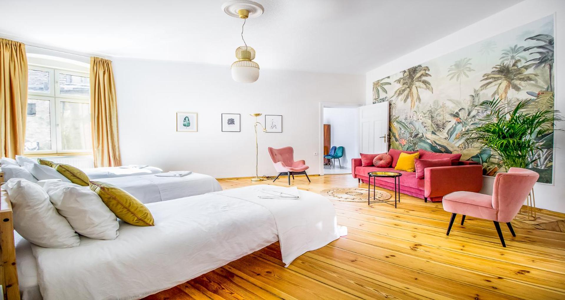 Glam Four-Bedroom Apartment with 2 Bathrooms  and Living Room  - Photo 21
